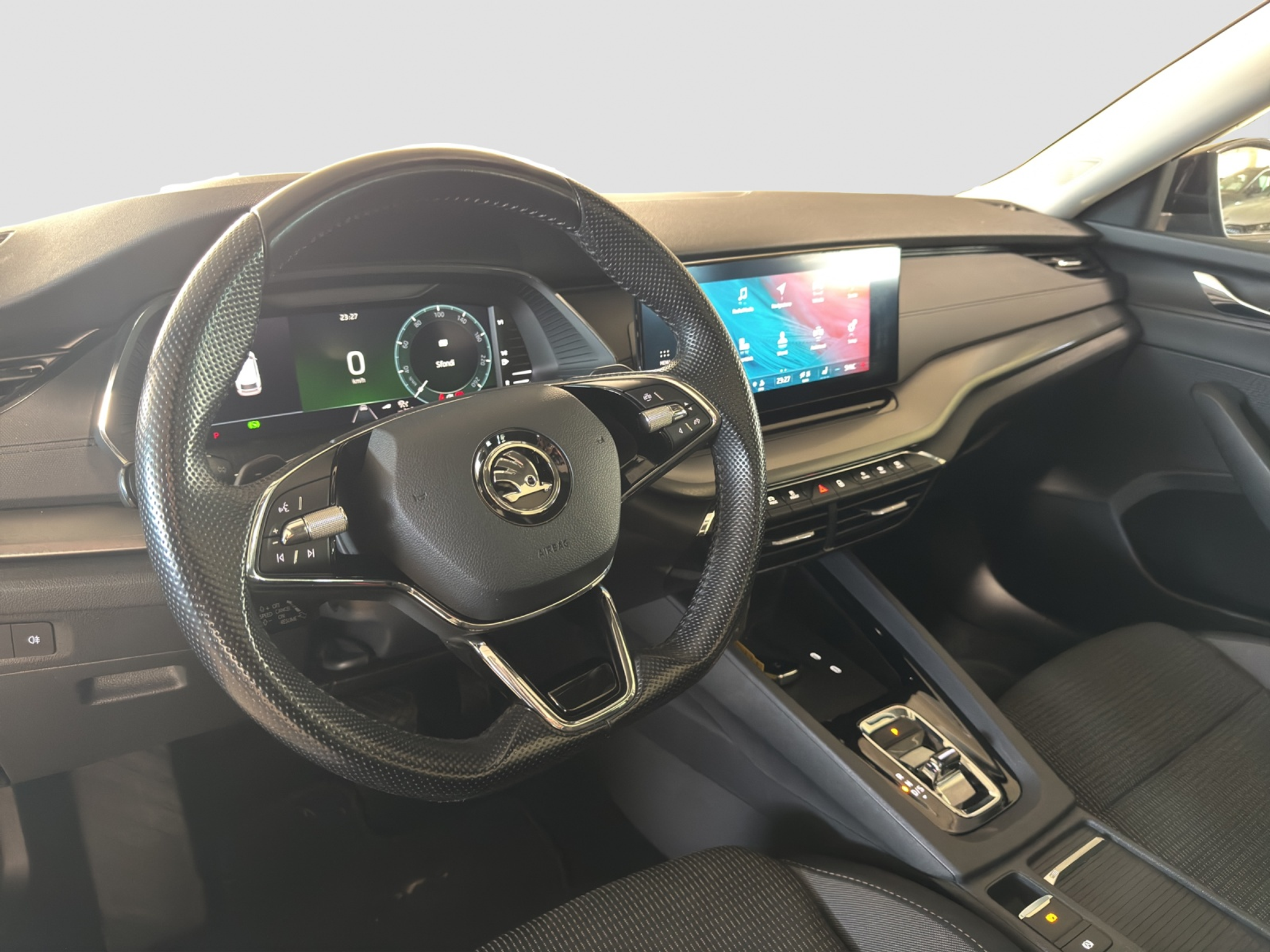 listing desktop thumbnail image 7