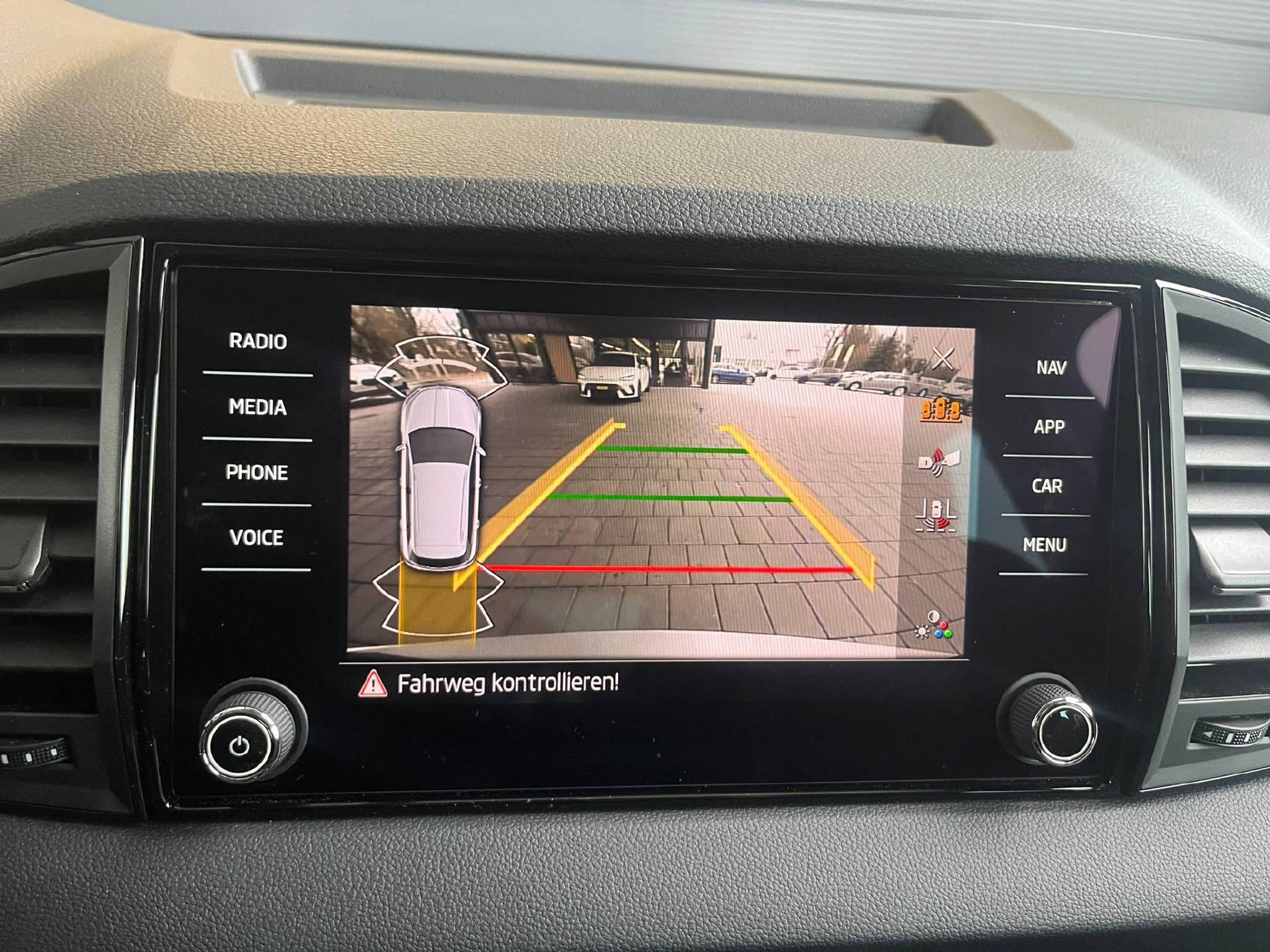 listing desktop thumbnail image 12