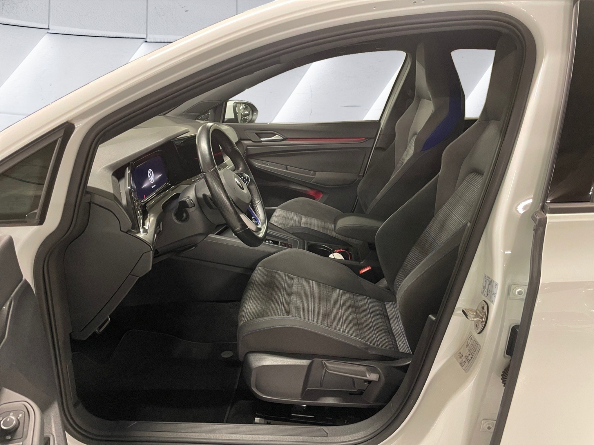 listing desktop thumbnail image 12