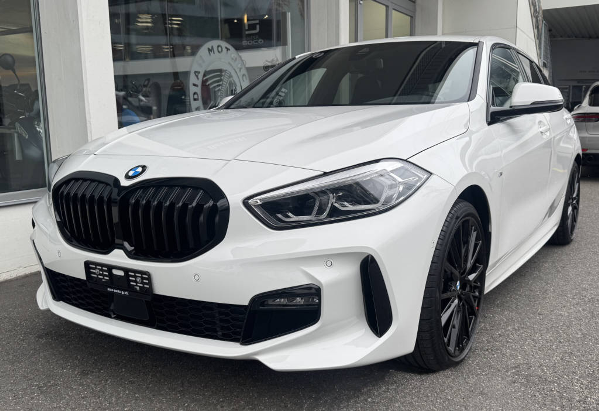 listing desktop thumbnail image 5