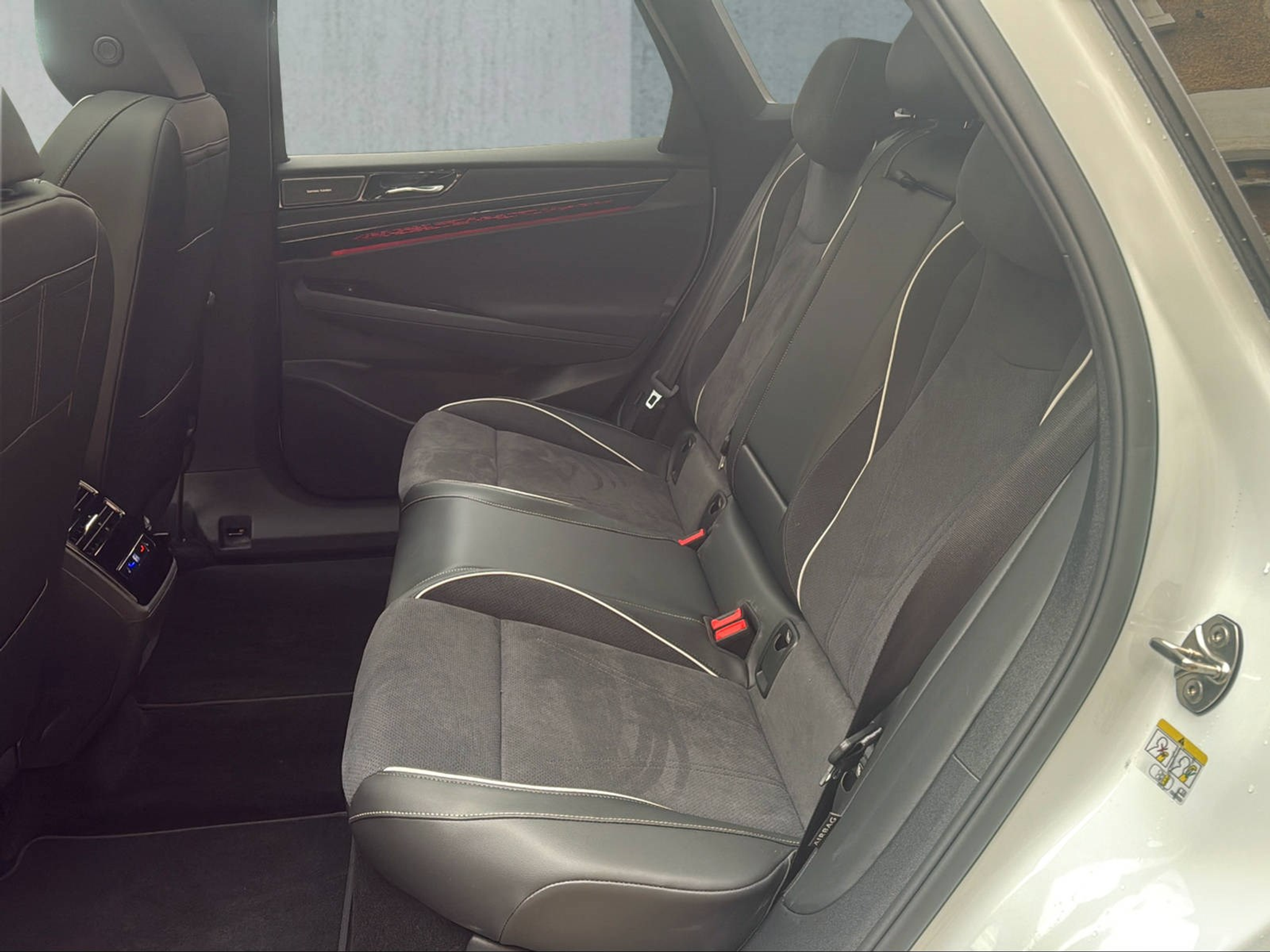 listing desktop thumbnail image 14