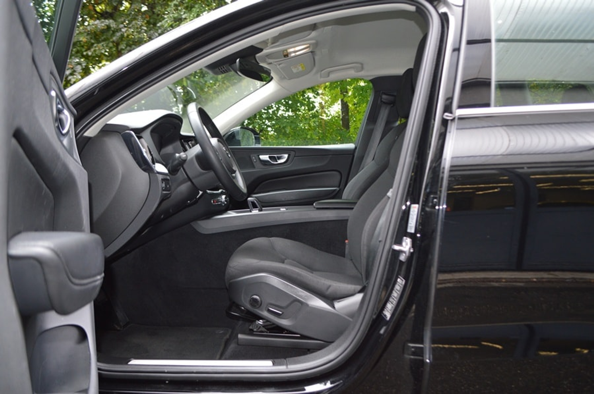 listing desktop thumbnail image 3