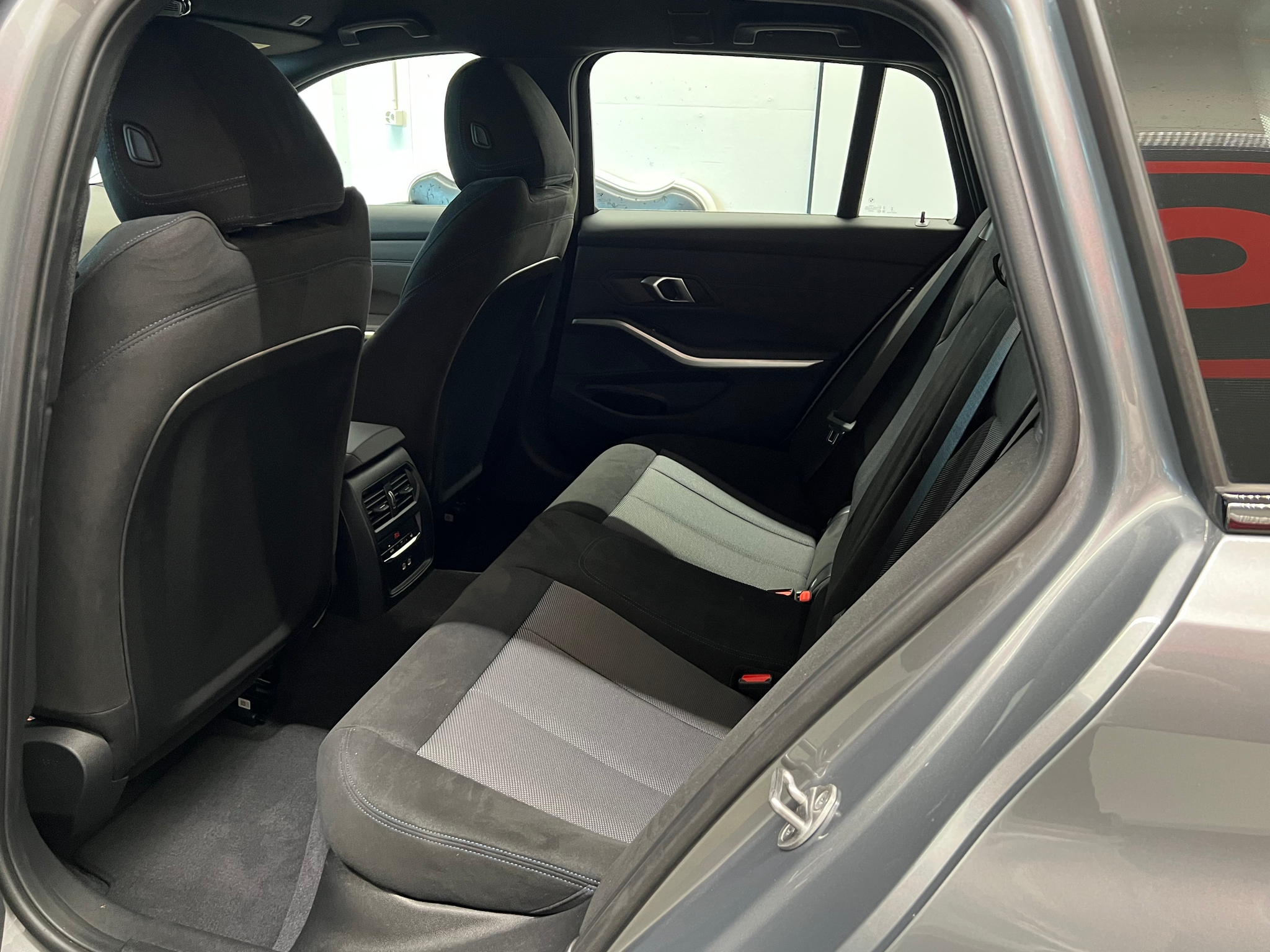 listing desktop thumbnail image 14