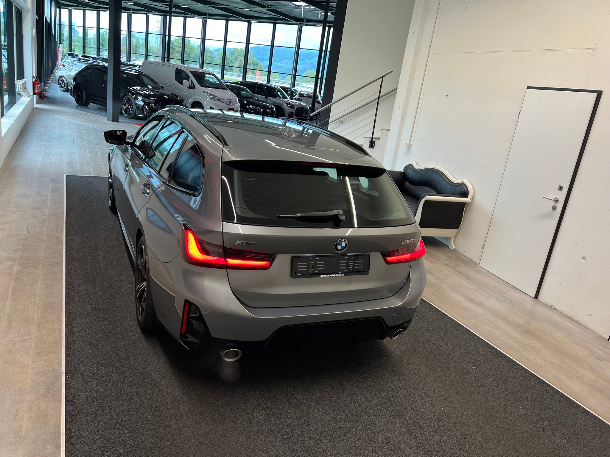 listing desktop thumbnail image 8