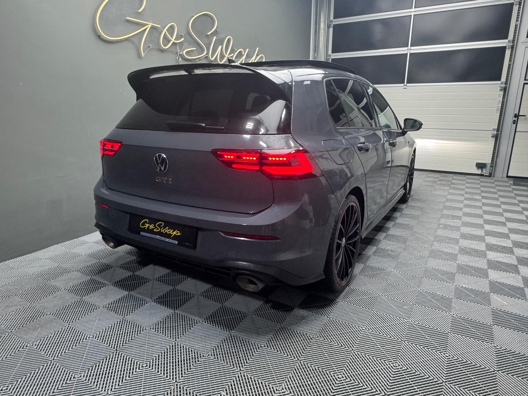 listing desktop thumbnail image 2