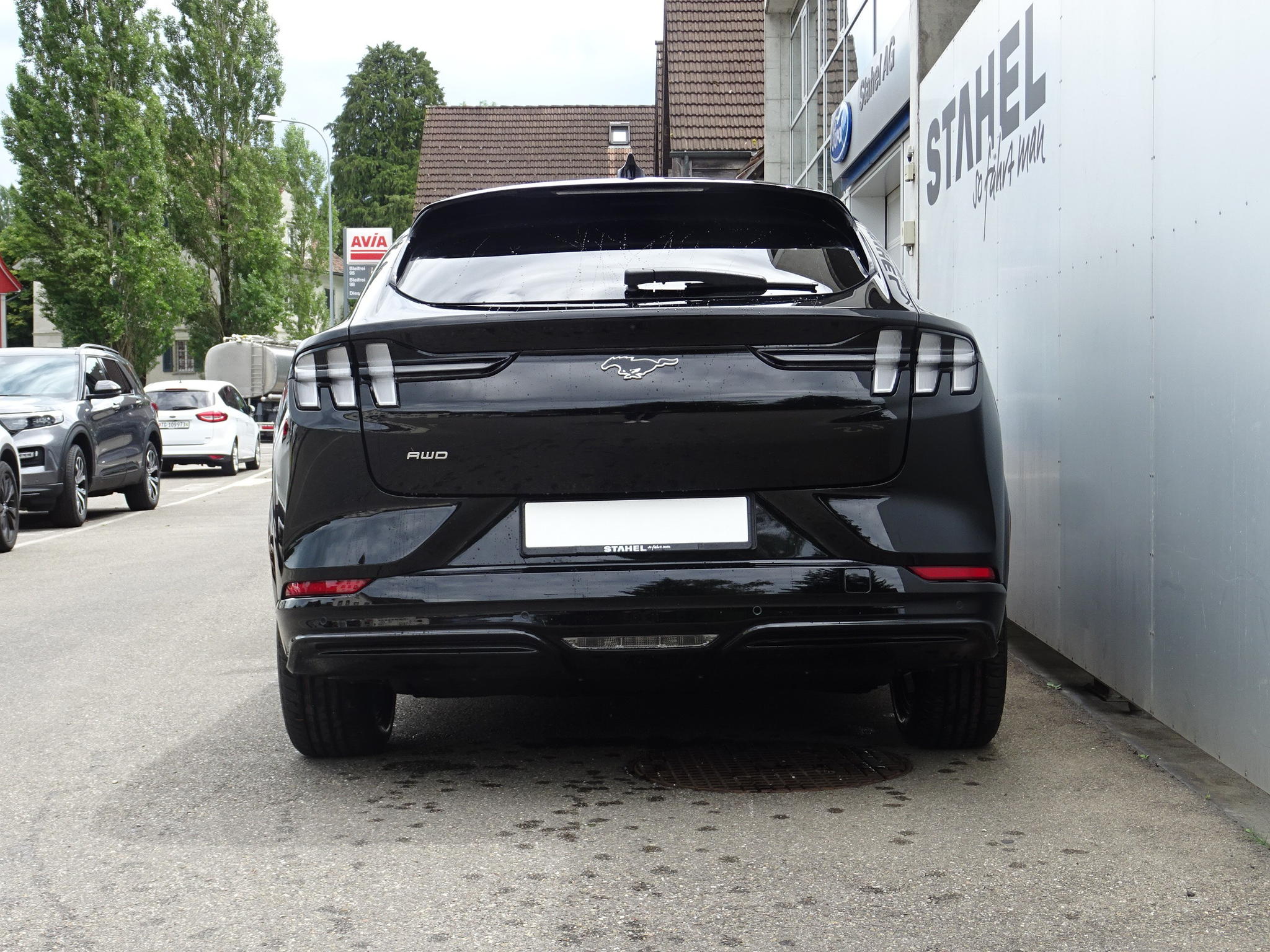 listing desktop thumbnail image 3