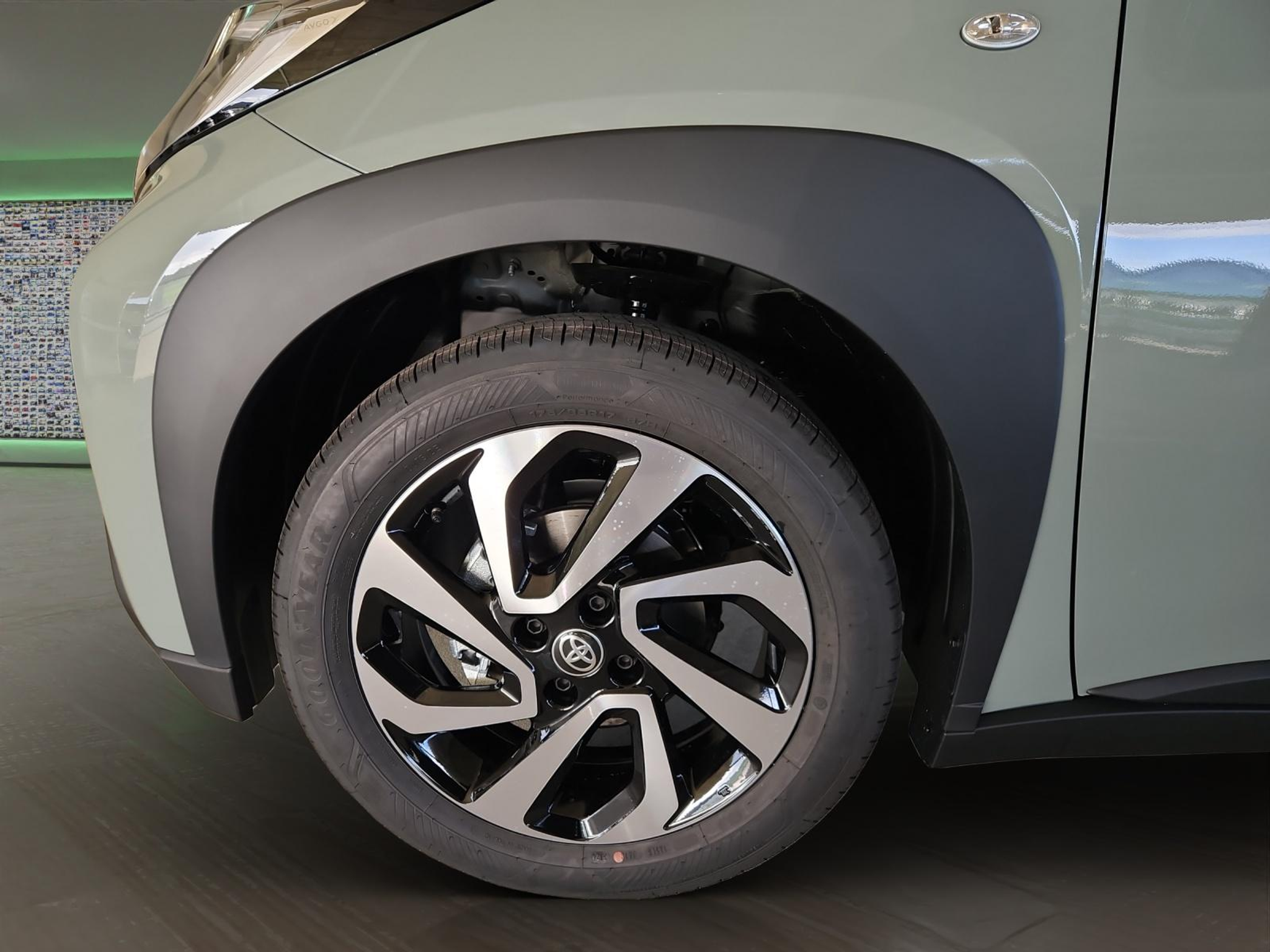 listing desktop thumbnail image 5