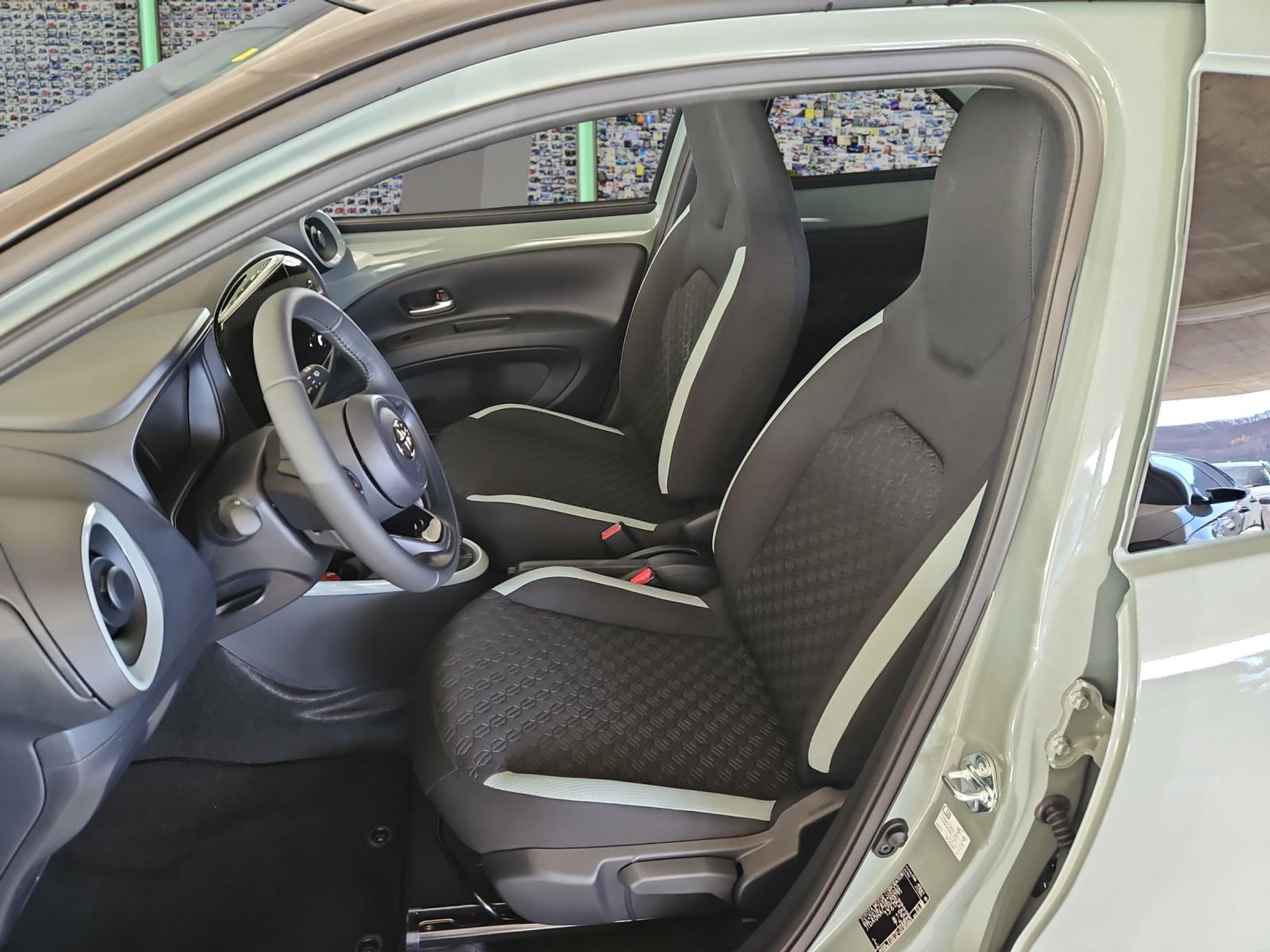 listing desktop thumbnail image 8