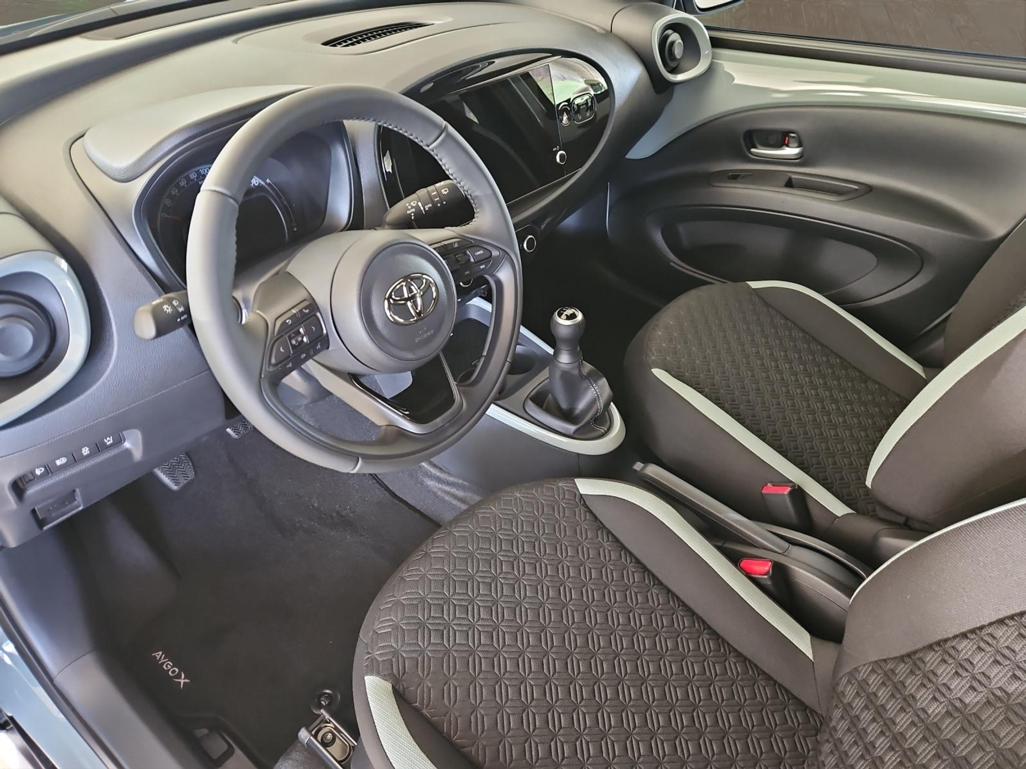 listing desktop thumbnail image 6