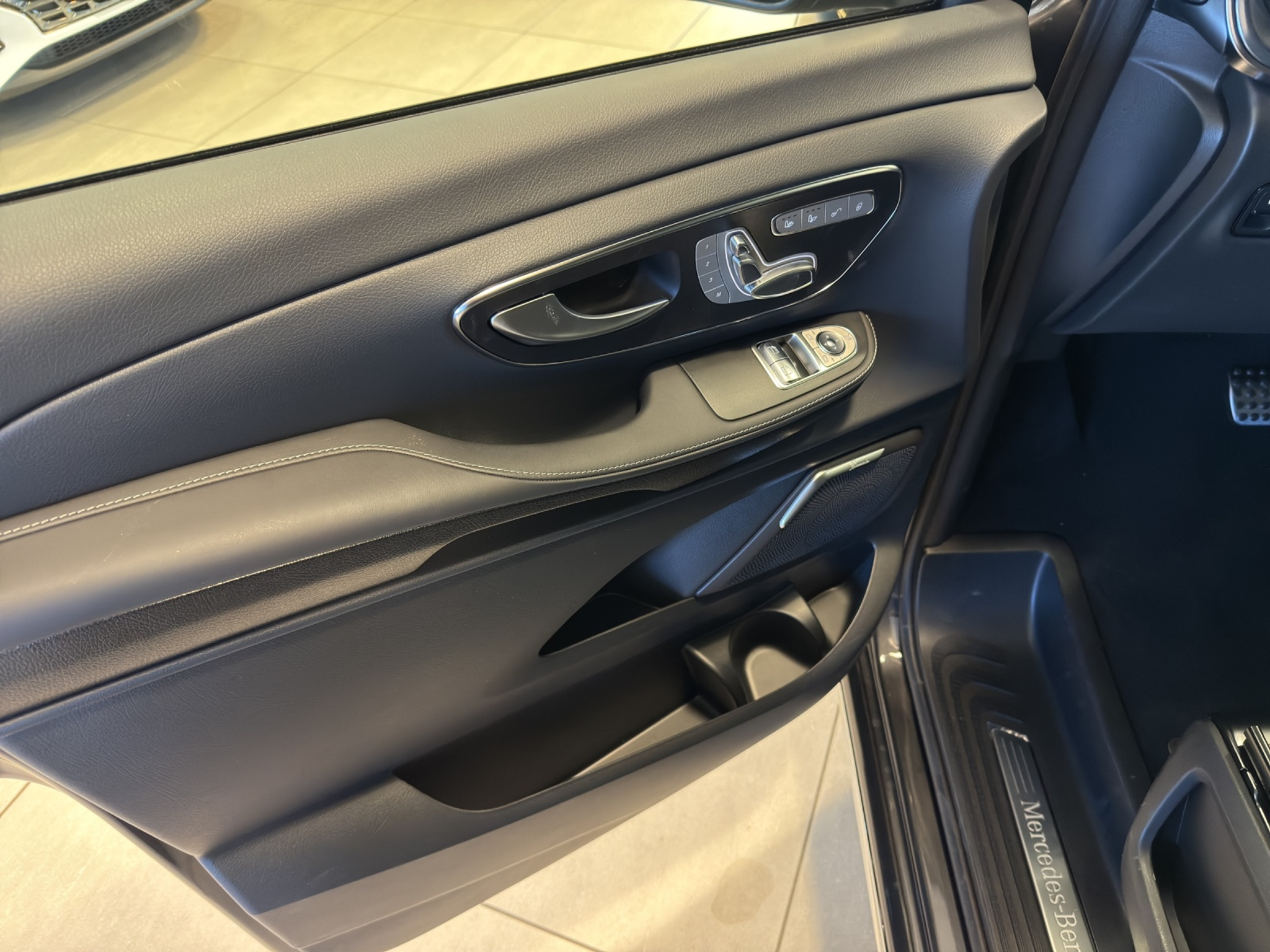 listing desktop thumbnail image 8