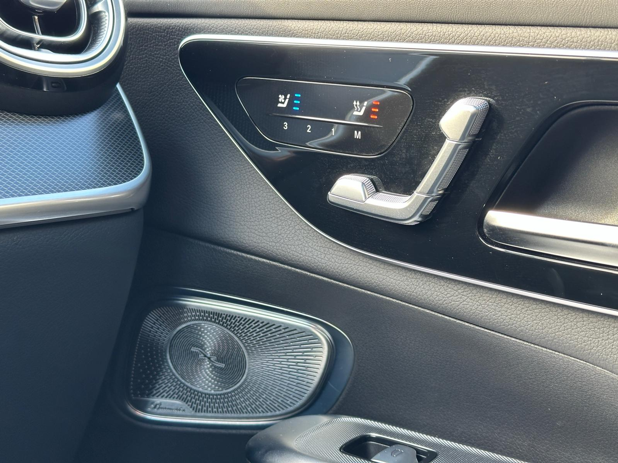 listing desktop thumbnail image 12