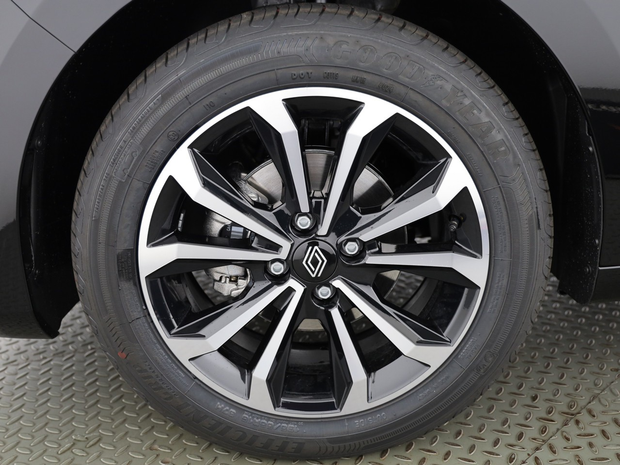 listing desktop thumbnail image 3