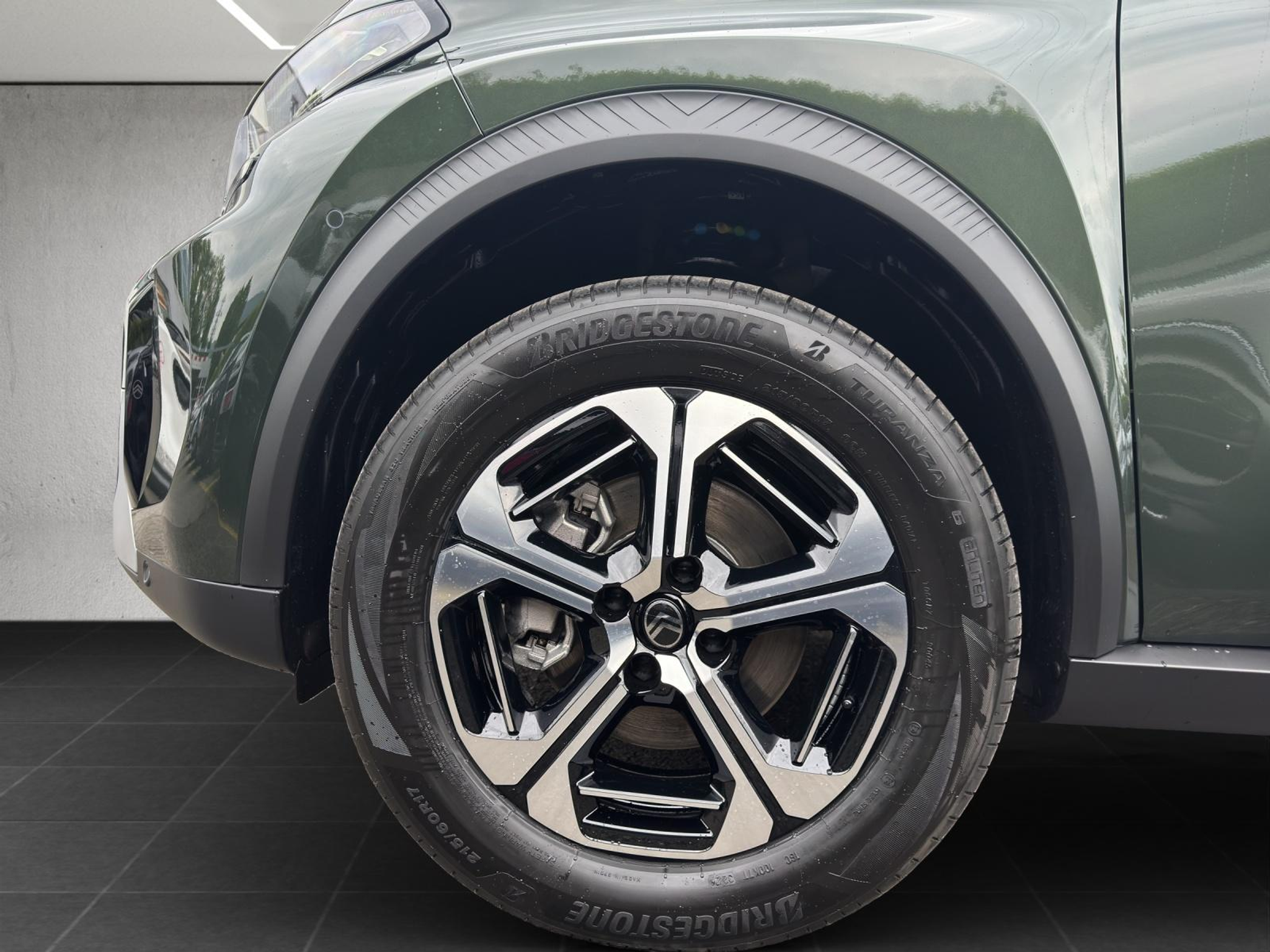 listing desktop thumbnail image 18