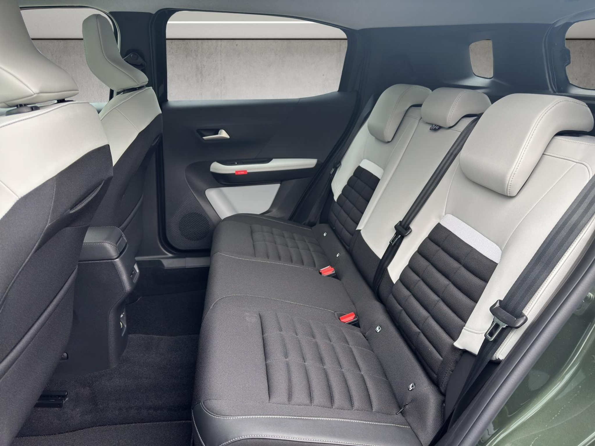 listing desktop thumbnail image 15