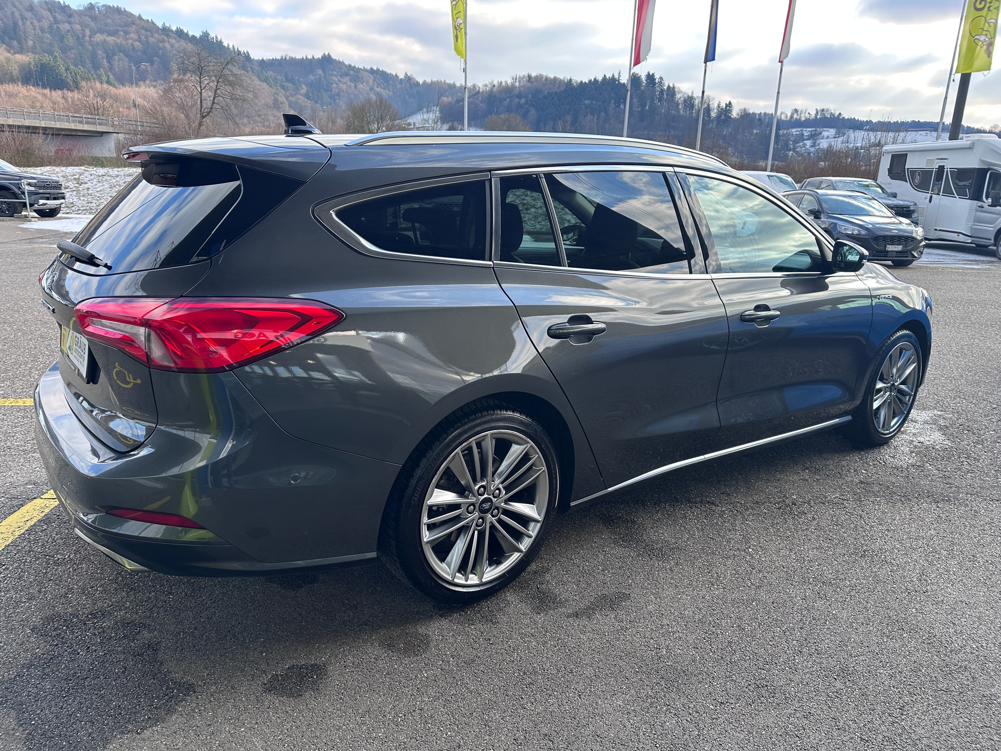 listing desktop thumbnail image 5