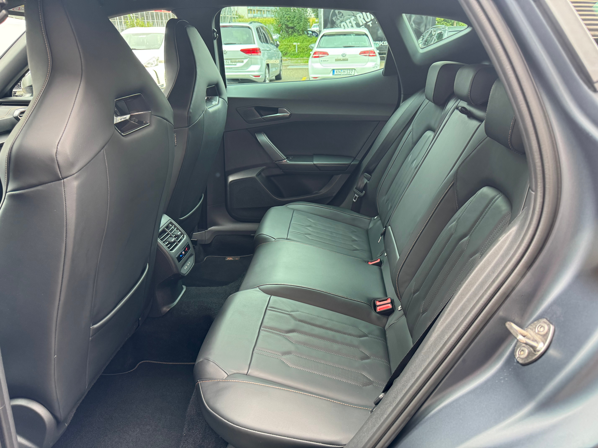 listing desktop thumbnail image 9