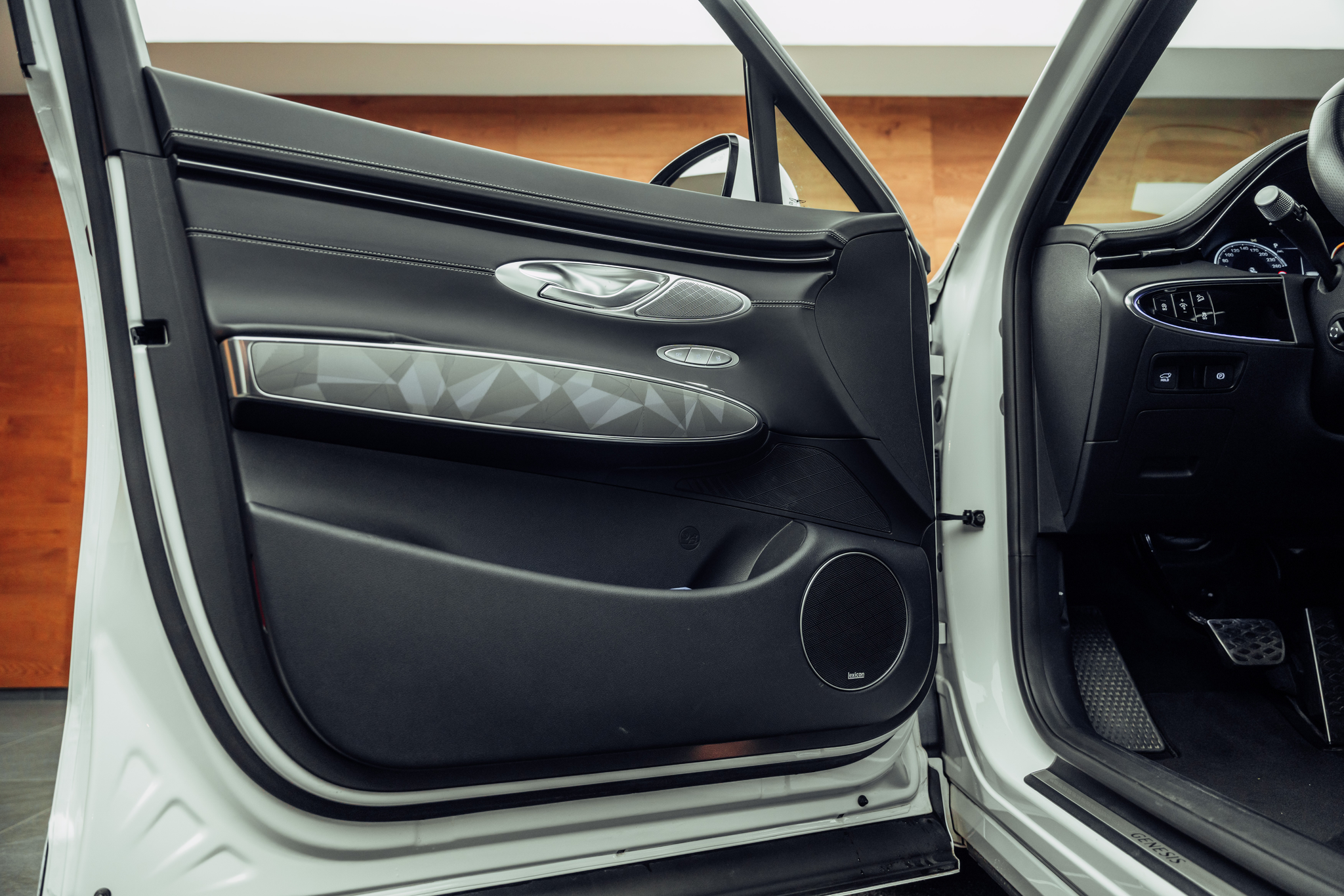 listing desktop thumbnail image 18