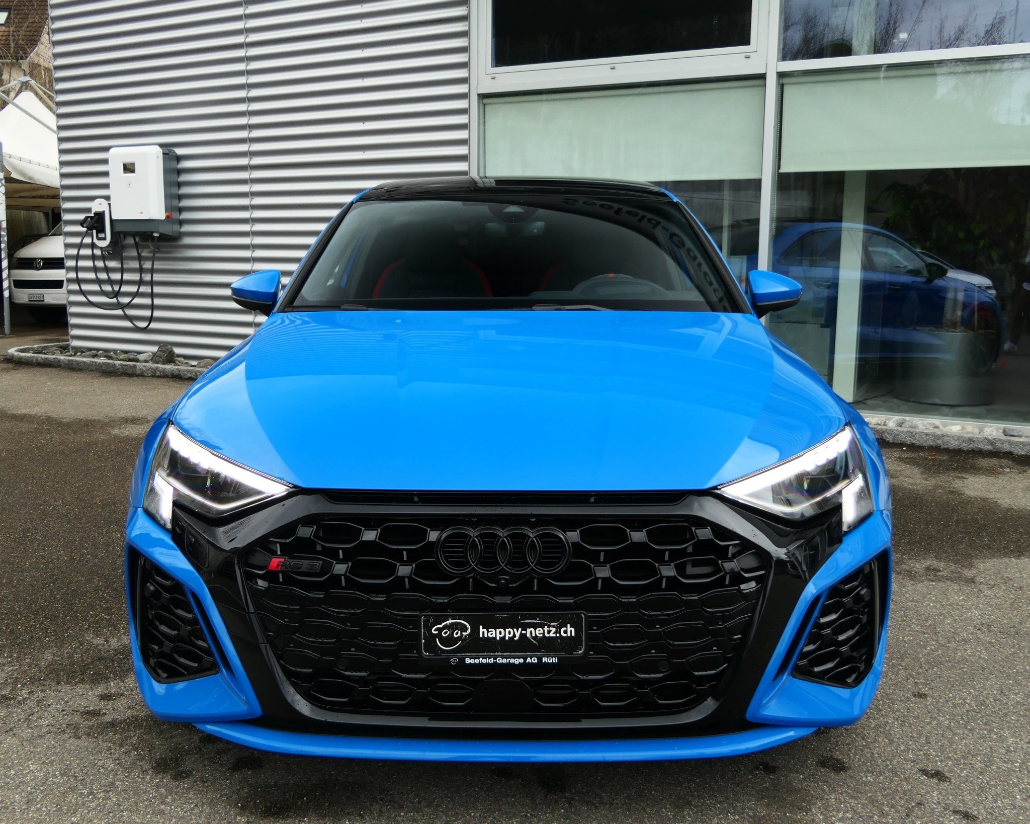 listing desktop thumbnail image 1