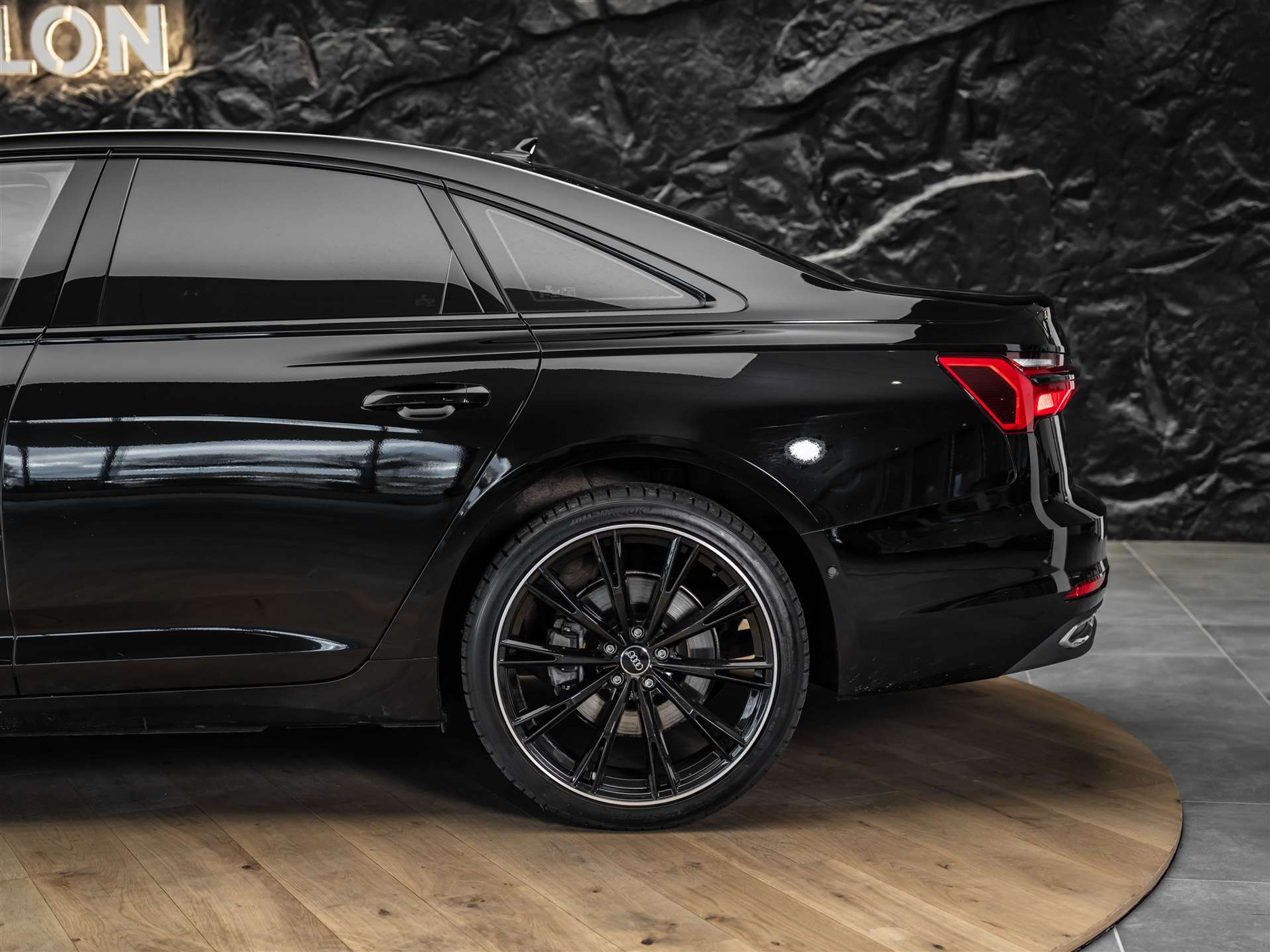 listing desktop thumbnail image 18