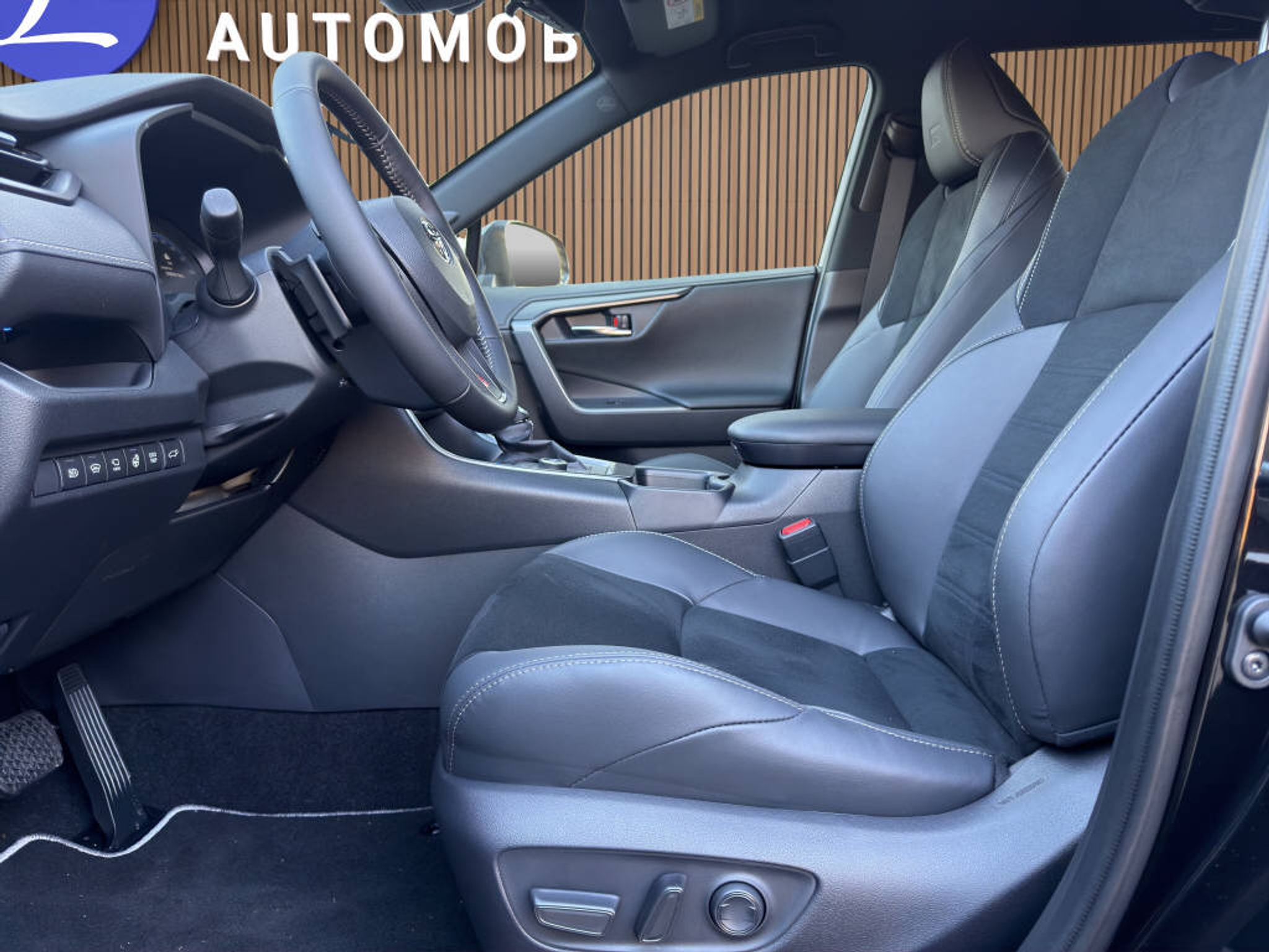 listing desktop thumbnail image 8