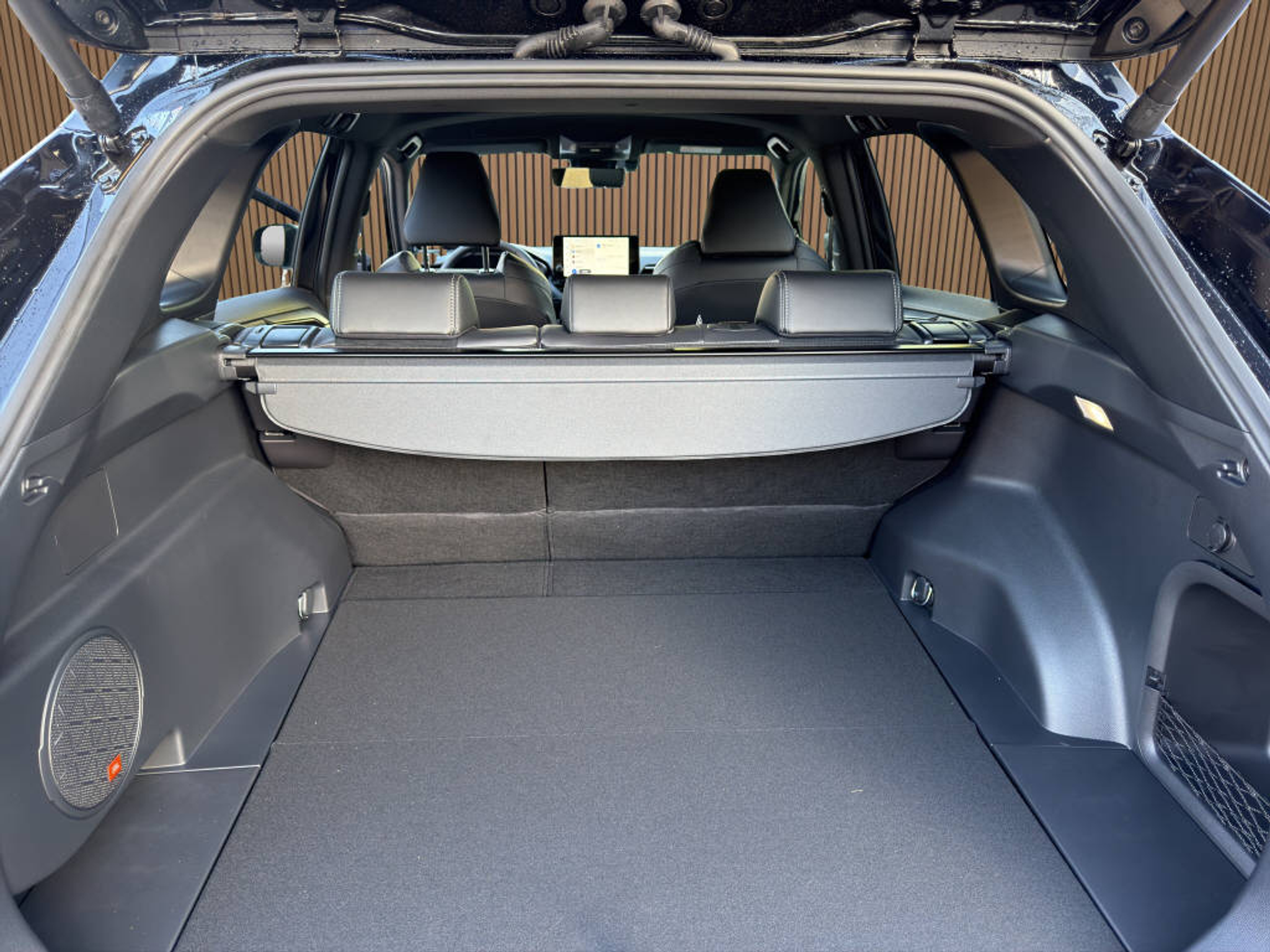 listing desktop thumbnail image 17