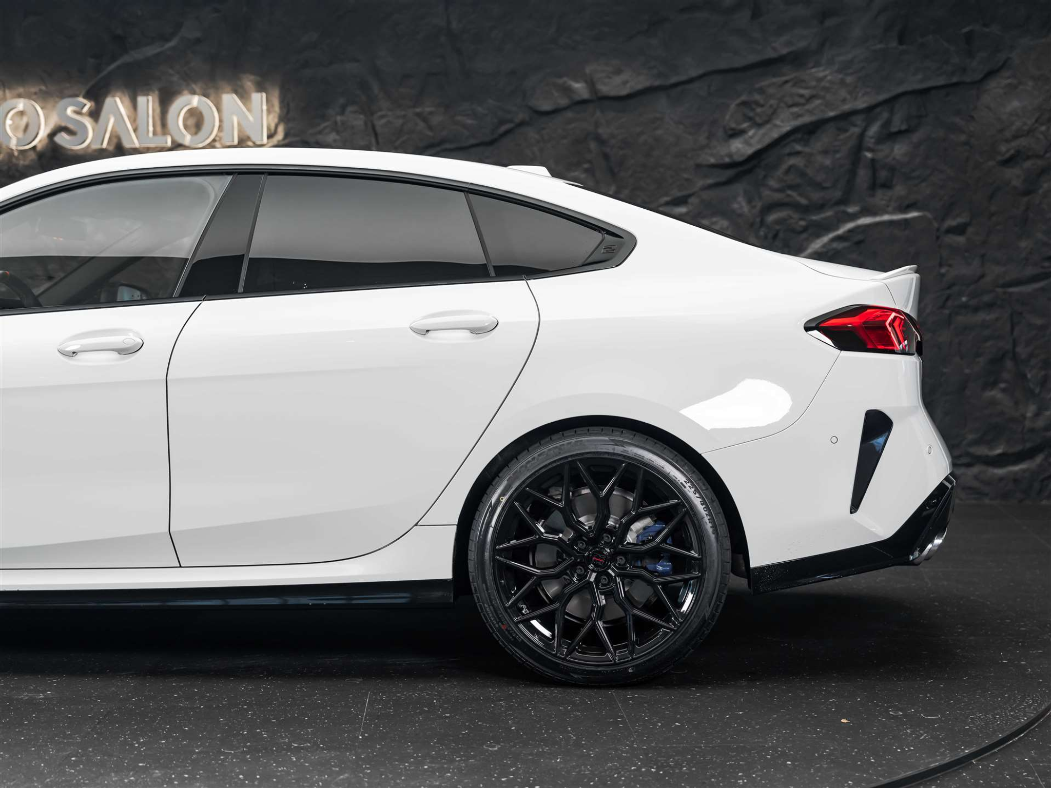 listing desktop thumbnail image 17