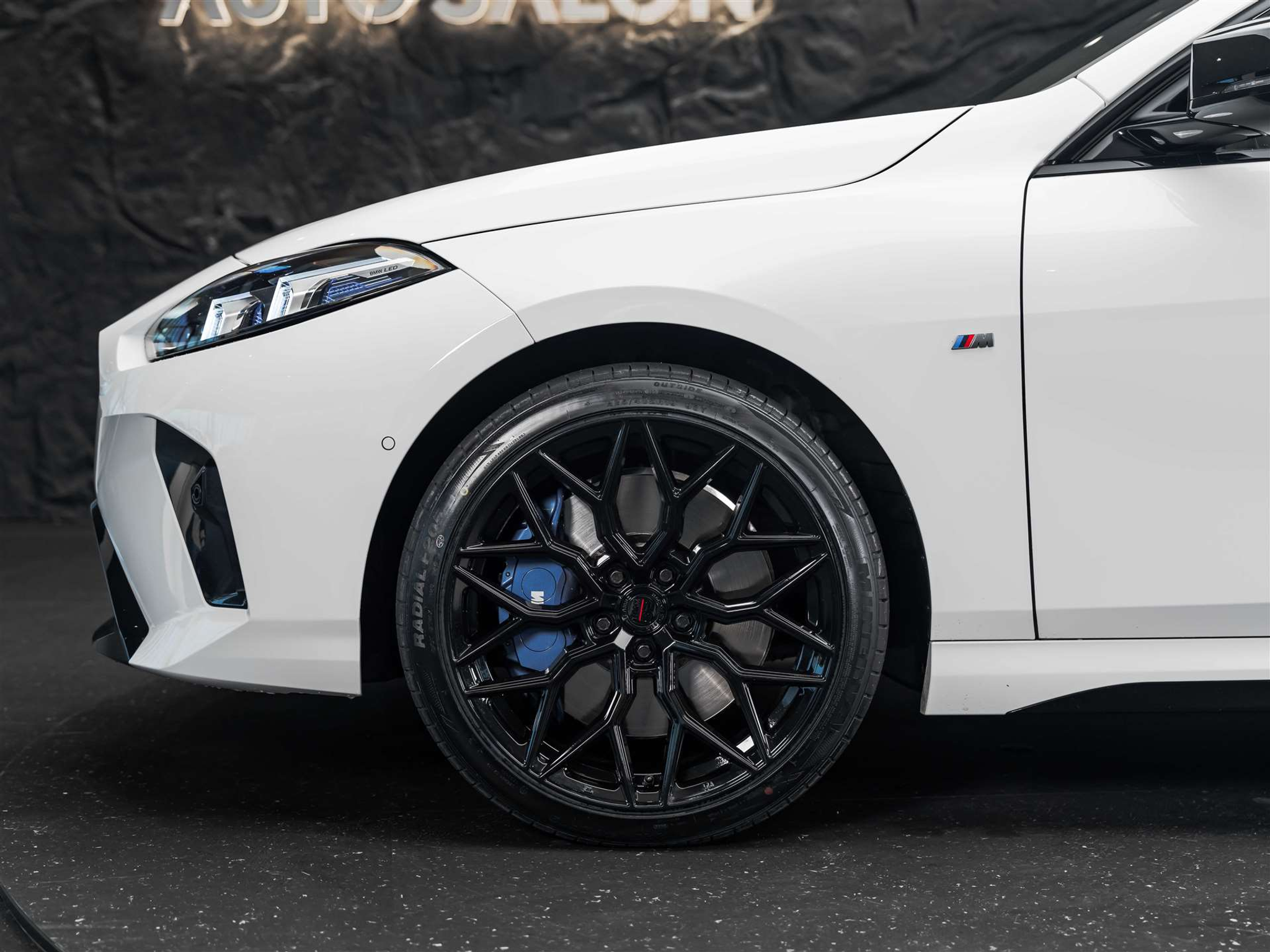 listing desktop thumbnail image 16