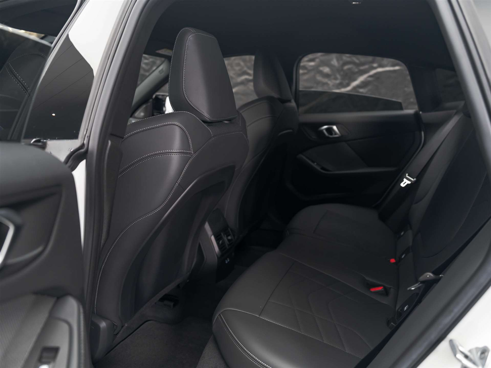 listing desktop thumbnail image 10