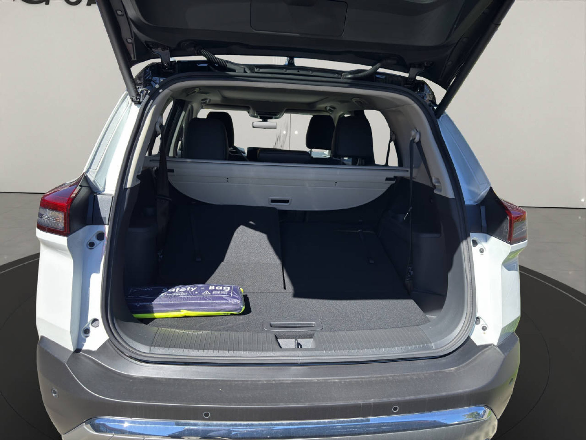 listing desktop thumbnail image 7