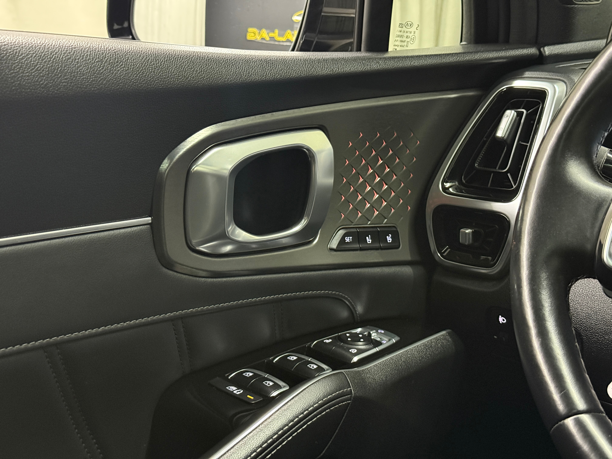 listing desktop thumbnail image 17