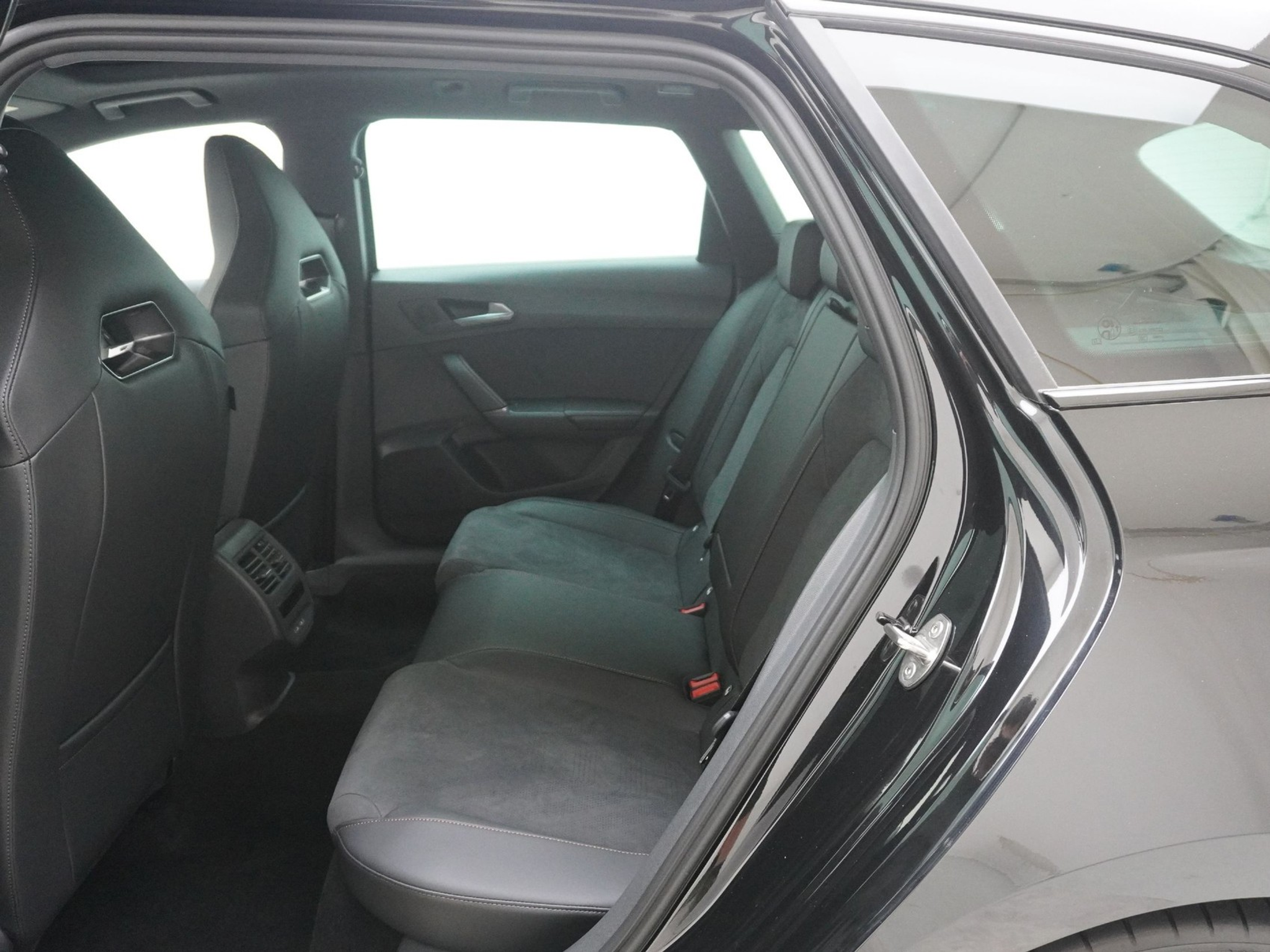 listing desktop thumbnail image 15