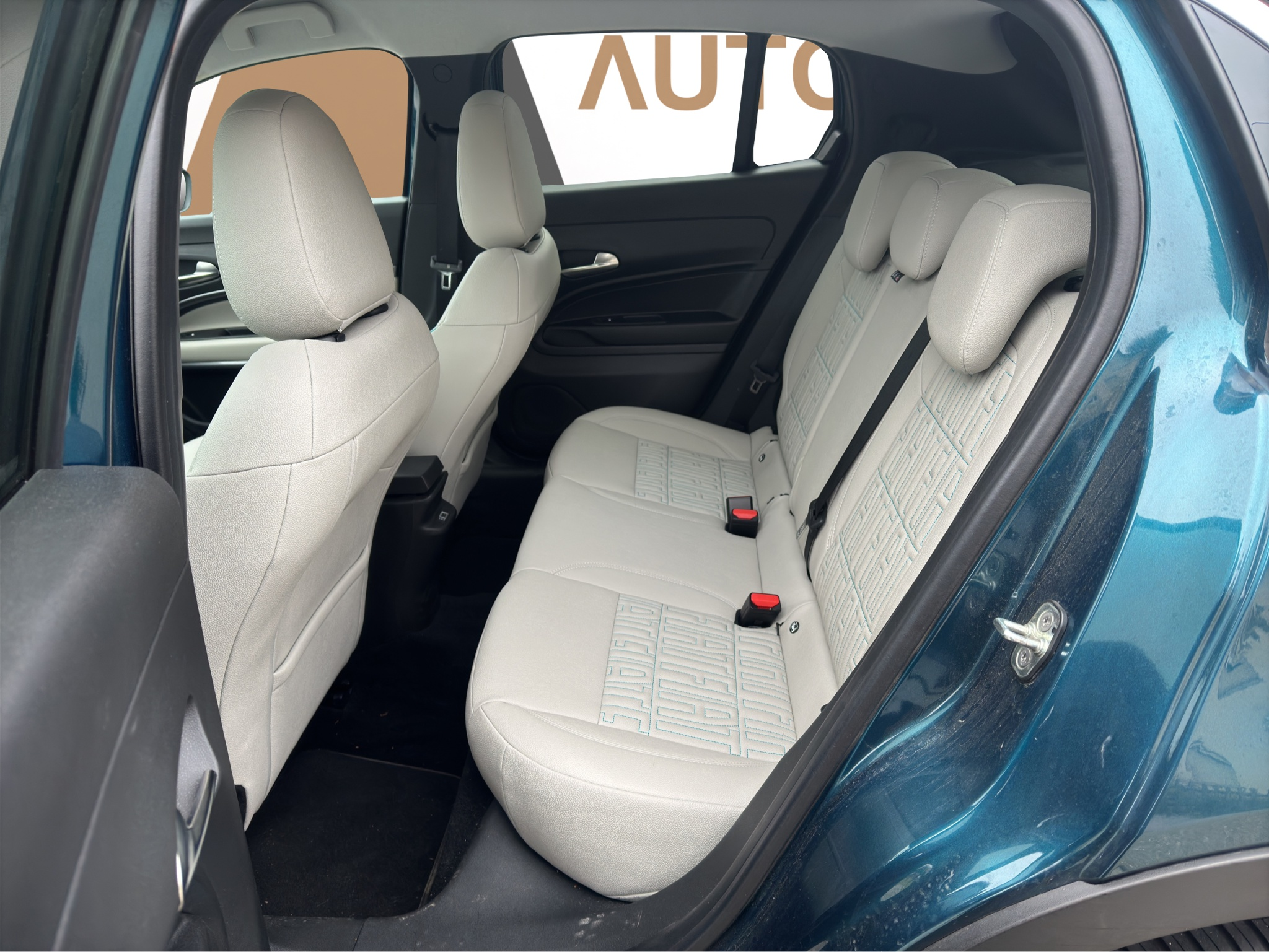 listing desktop thumbnail image 12