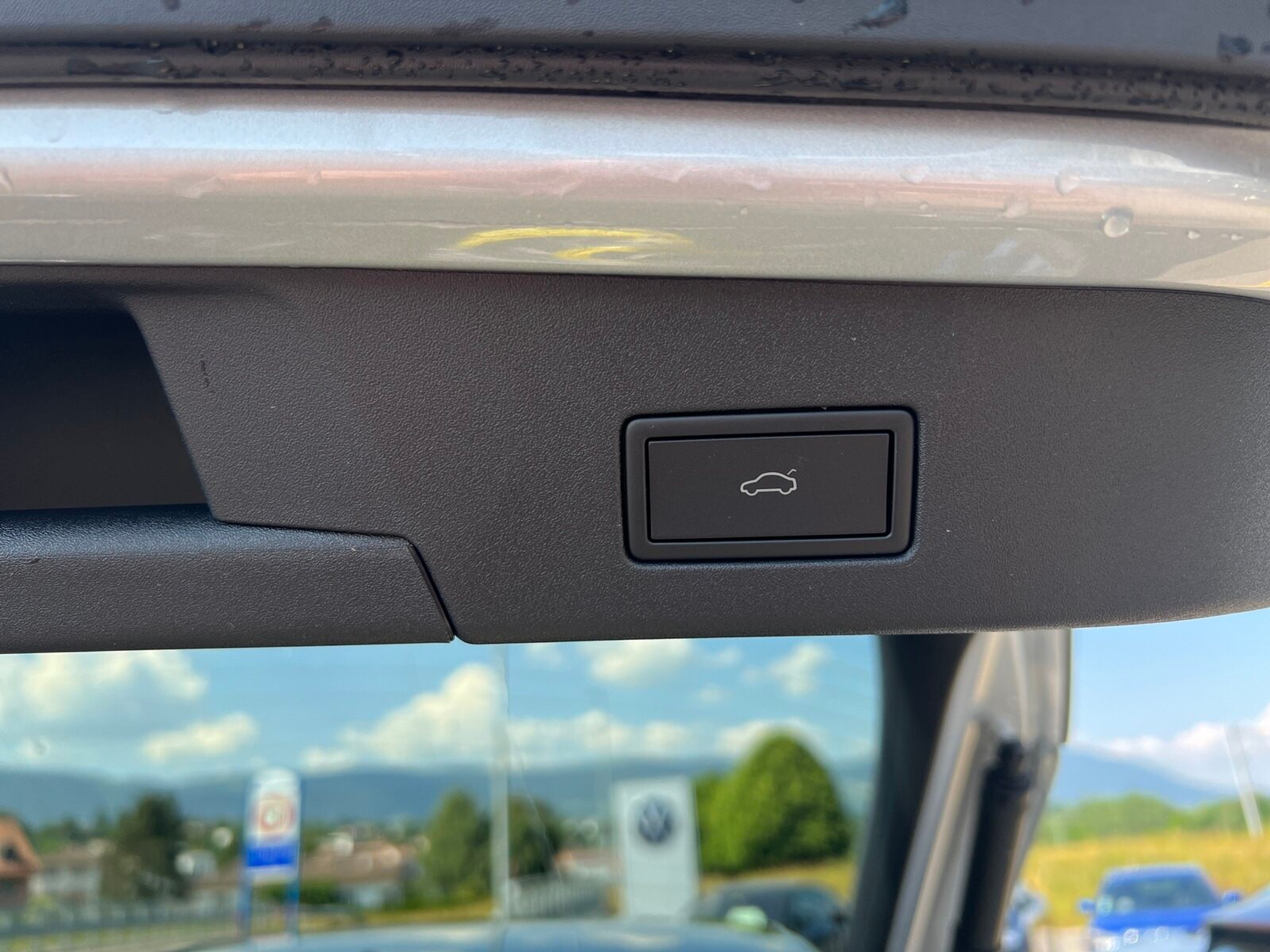 listing desktop thumbnail image 11