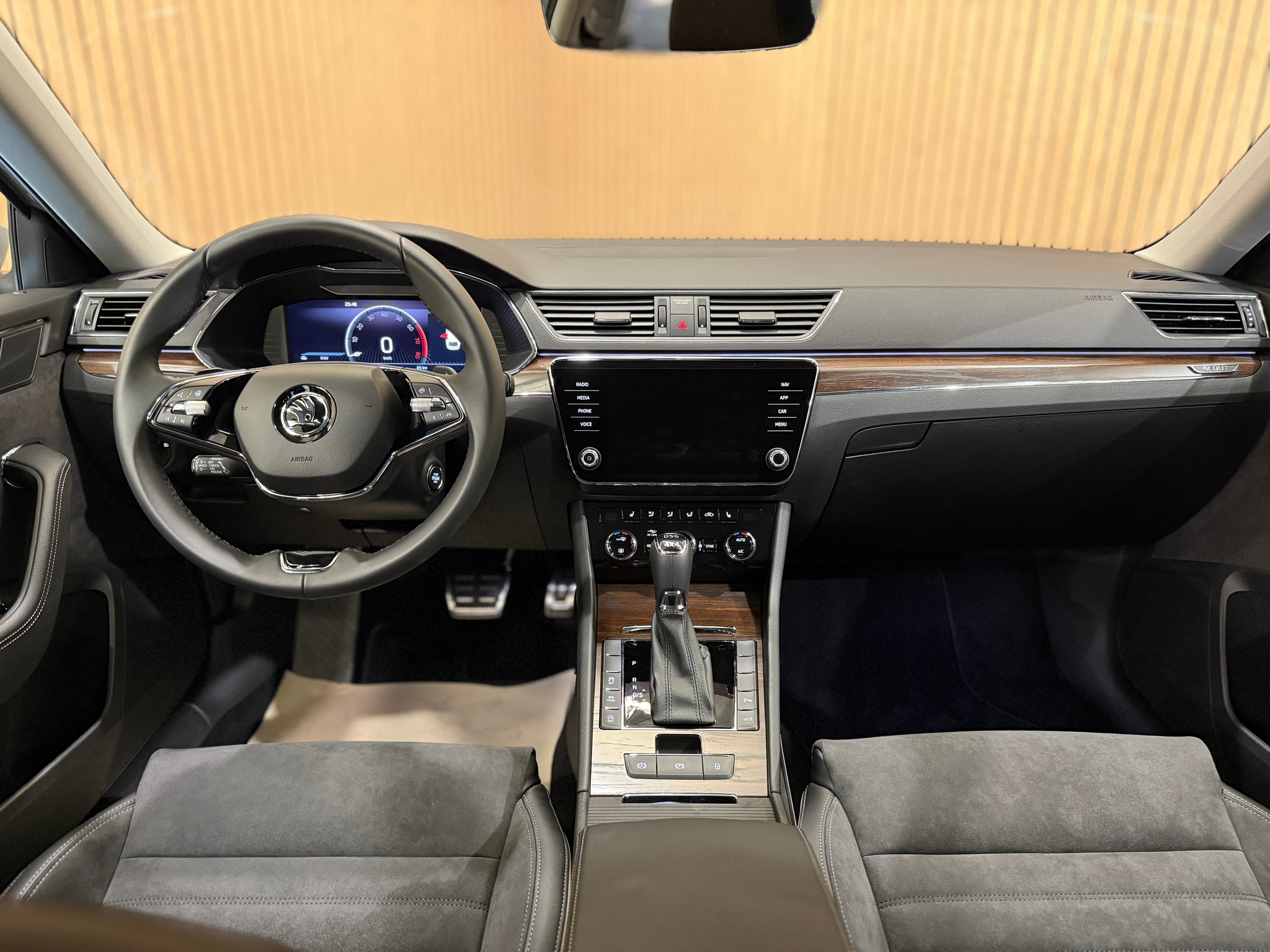 listing desktop thumbnail image 6