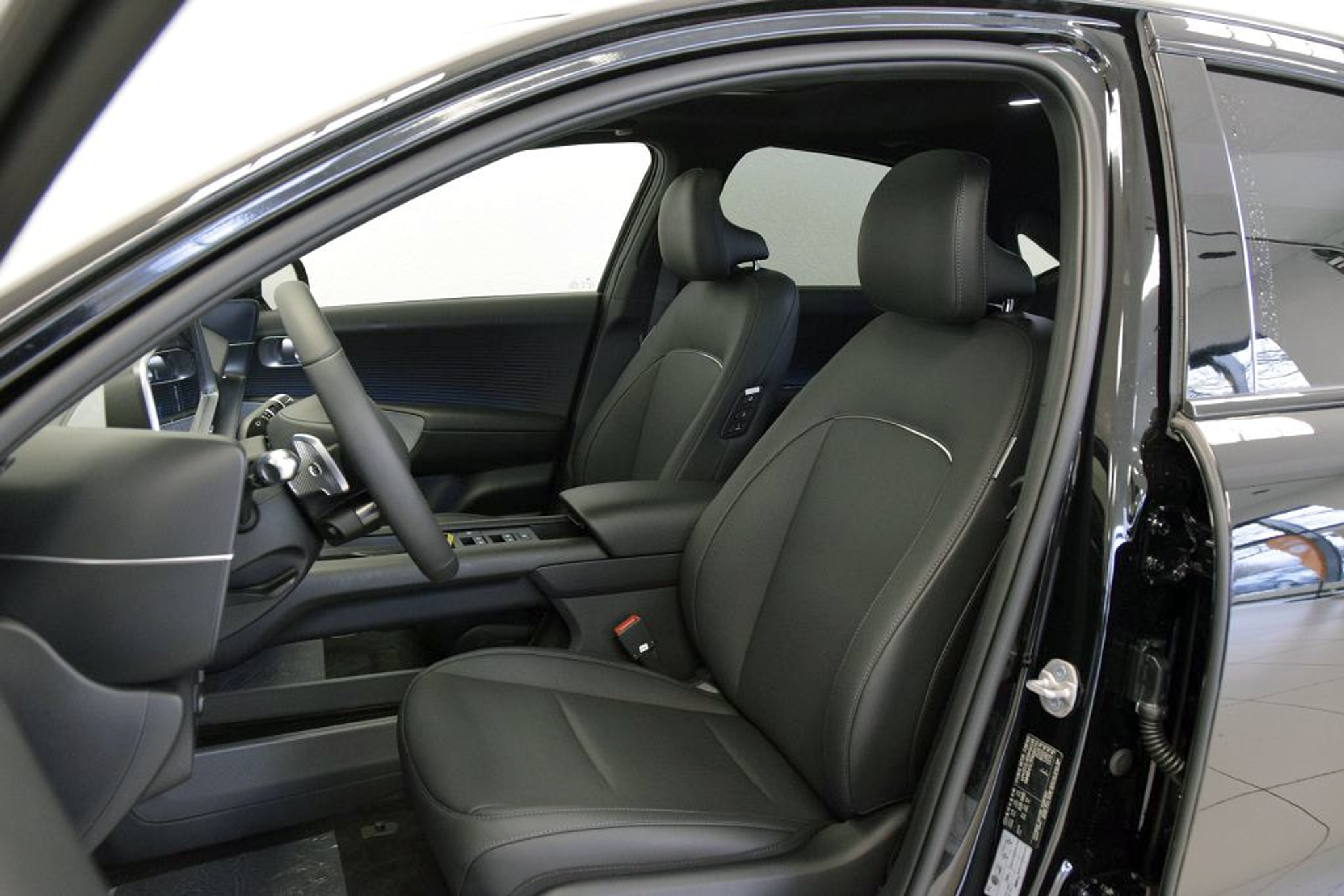 listing desktop thumbnail image 3