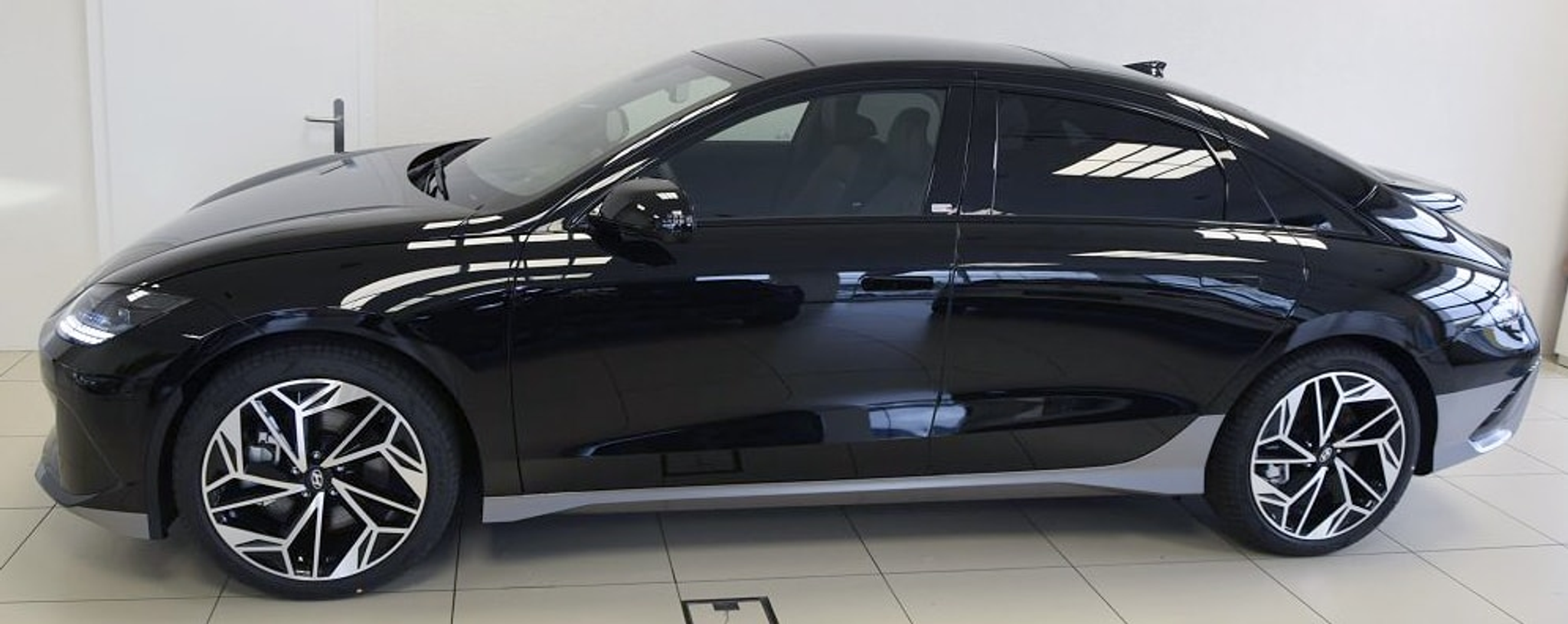 listing desktop thumbnail image 1