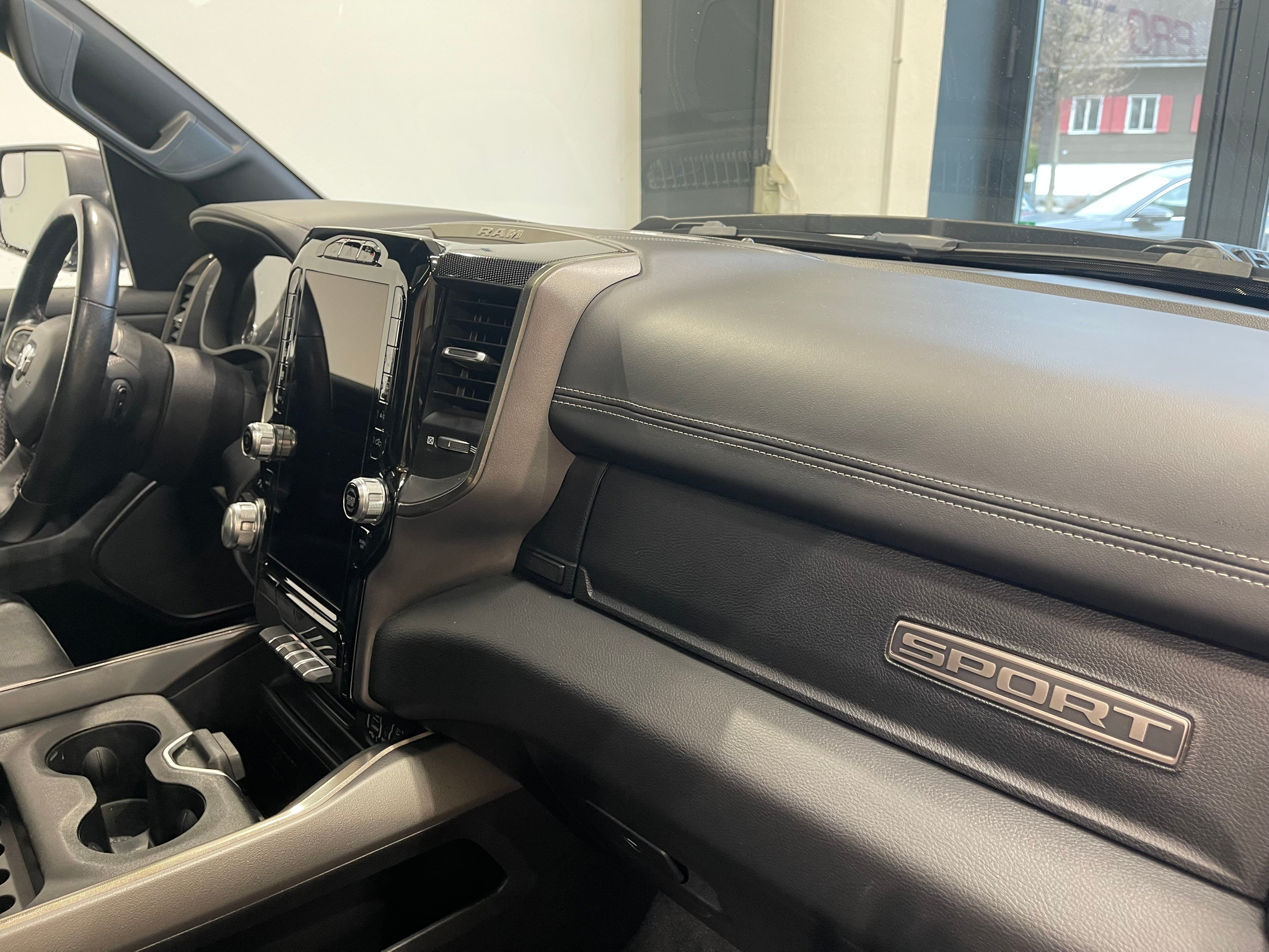 listing desktop thumbnail image 14