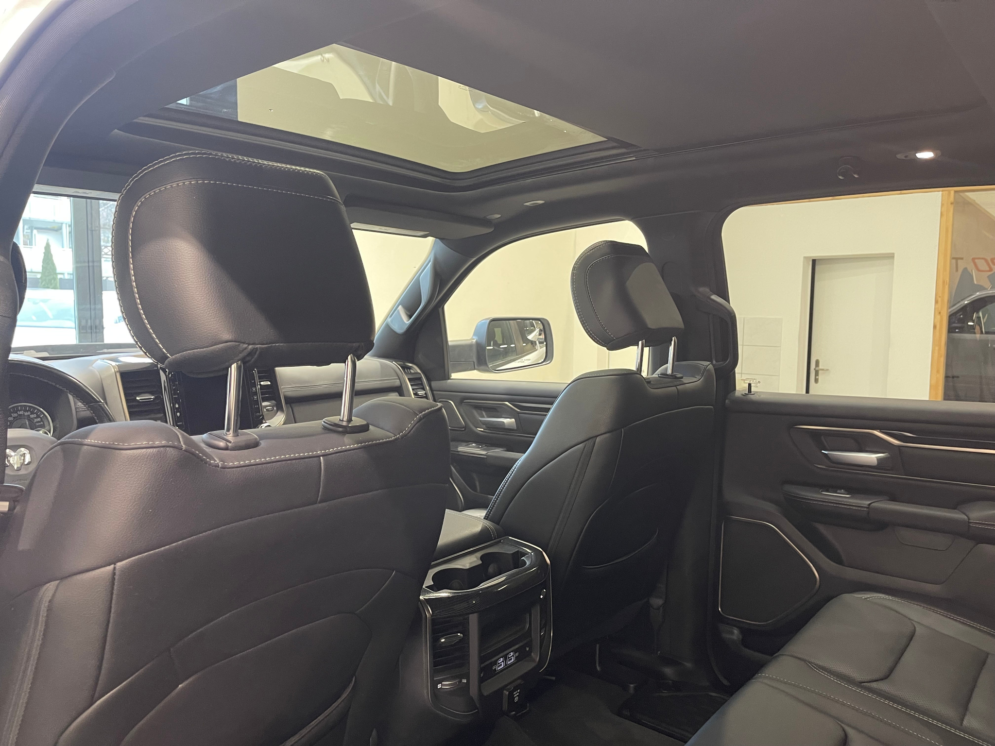 listing desktop thumbnail image 9