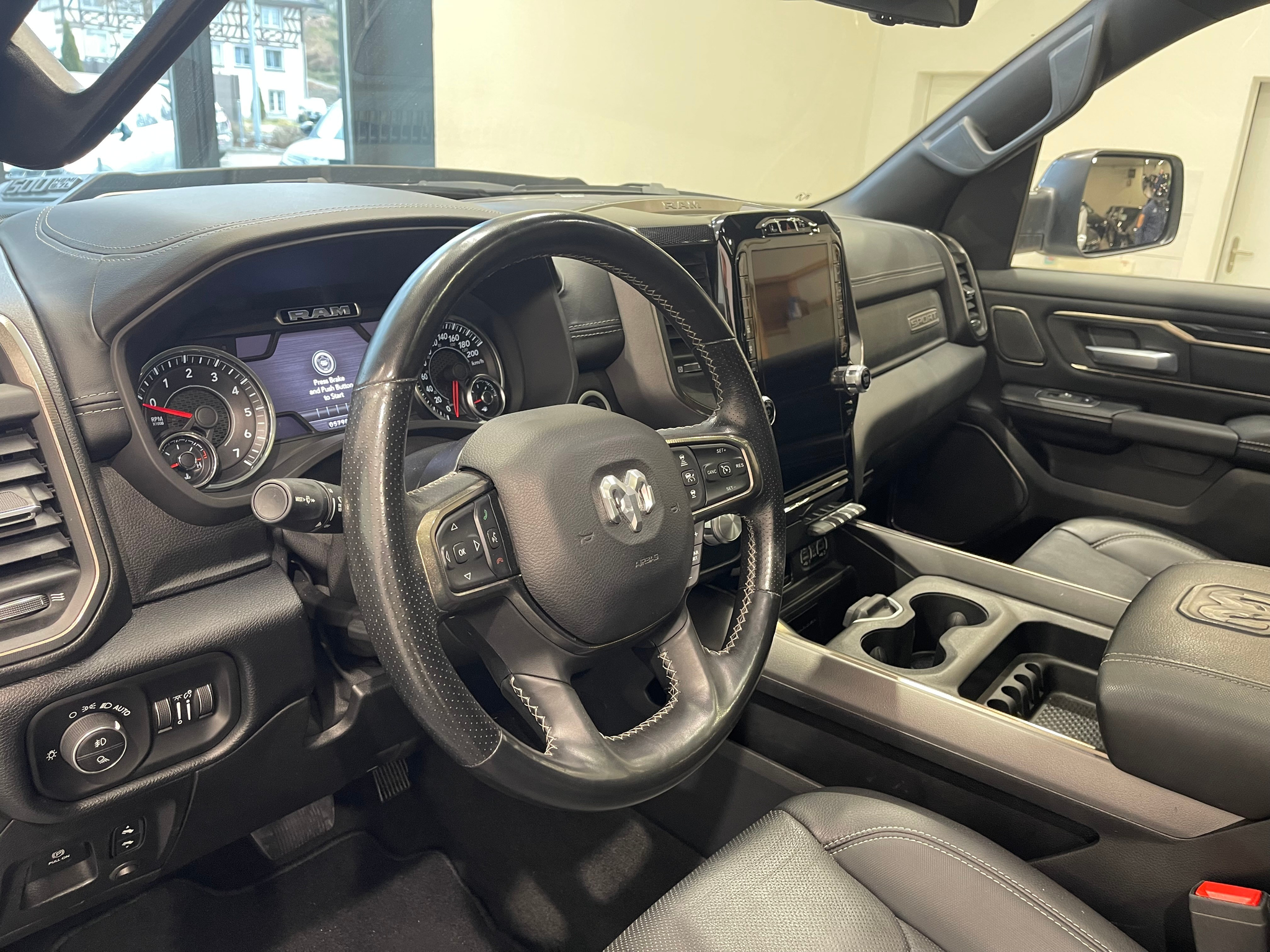 listing desktop thumbnail image 12