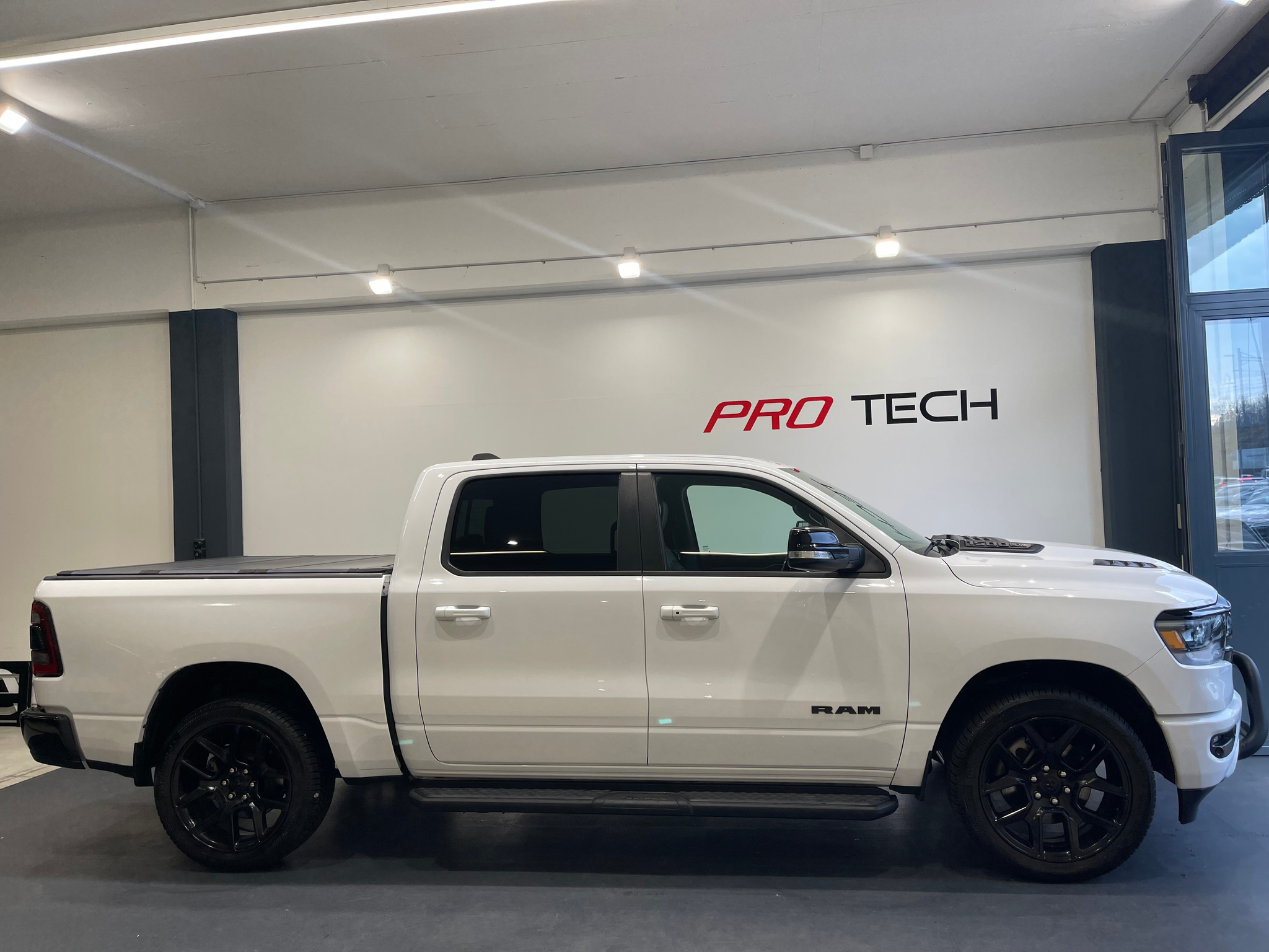 listing desktop thumbnail image 2