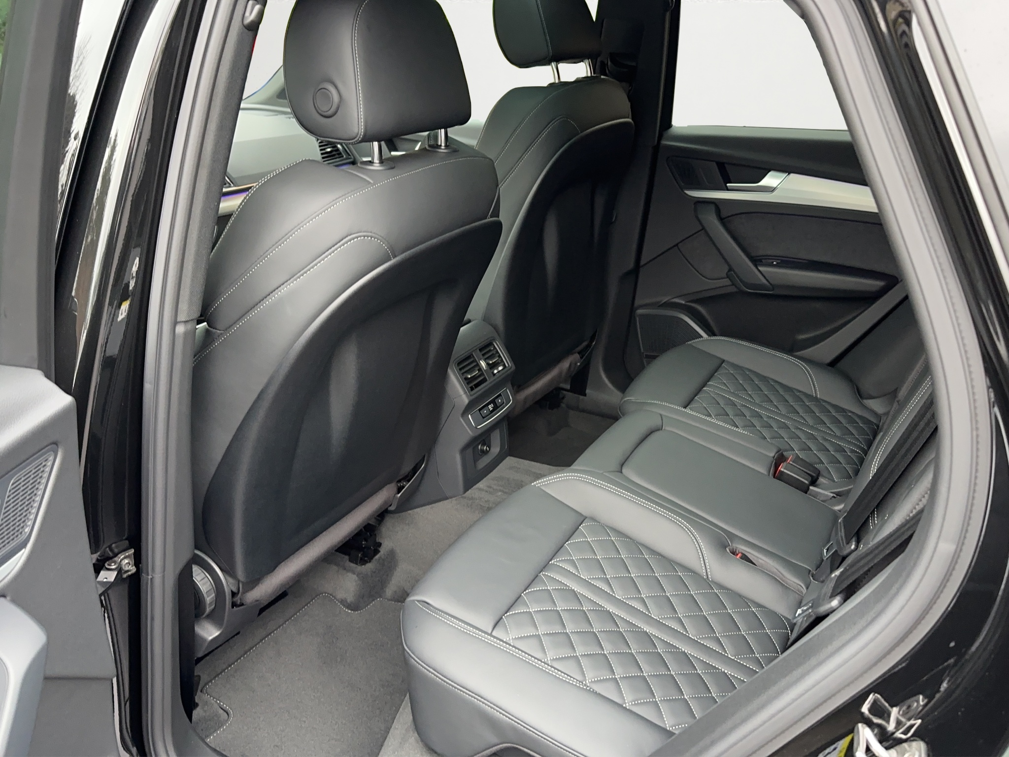 listing desktop thumbnail image 13