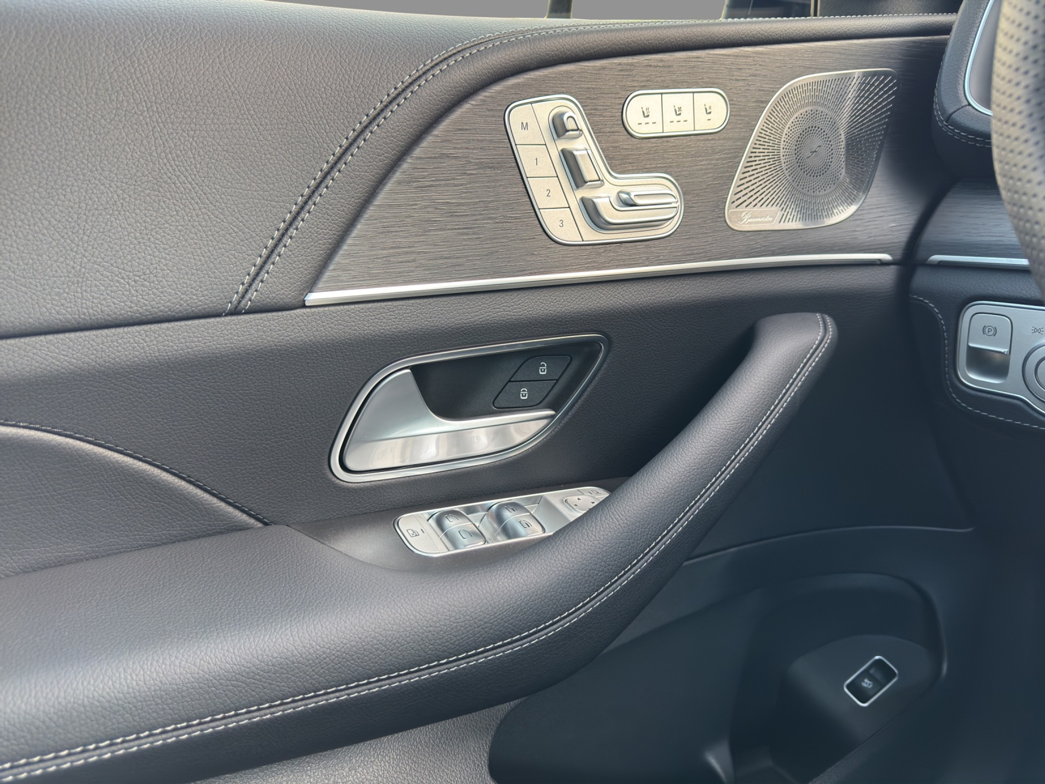 listing desktop thumbnail image 13