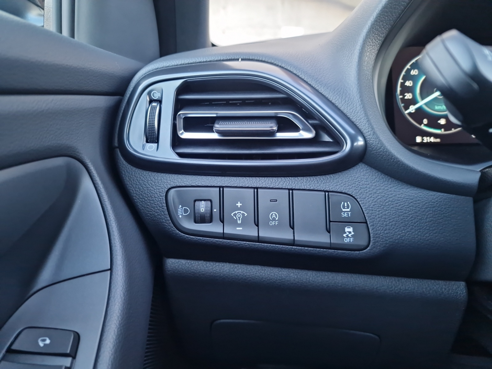 listing desktop thumbnail image 11