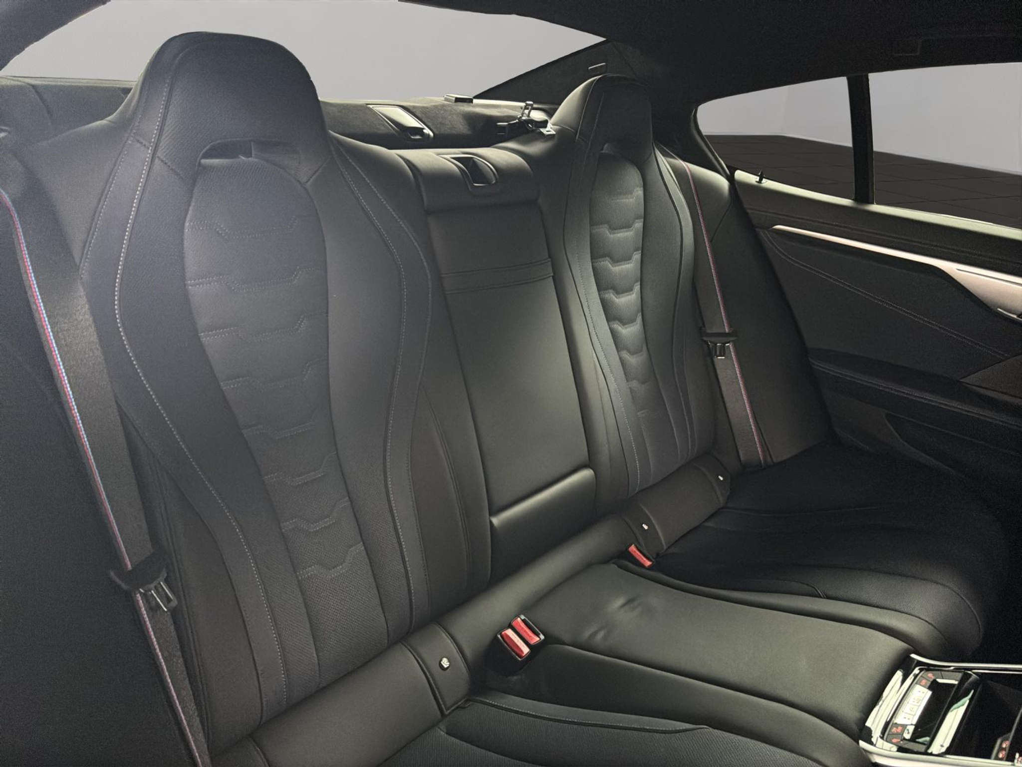 listing desktop thumbnail image 11