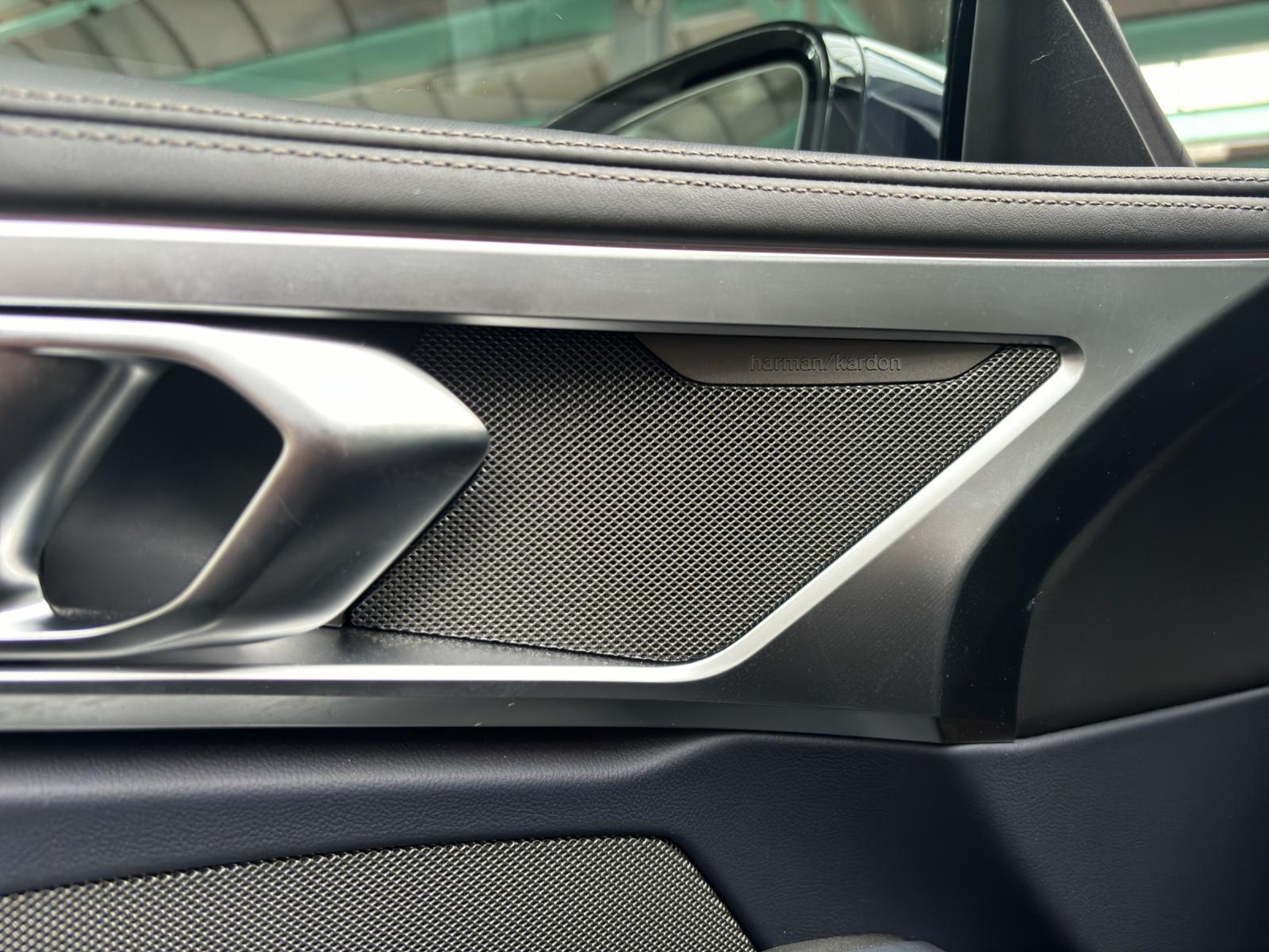 listing desktop thumbnail image 19