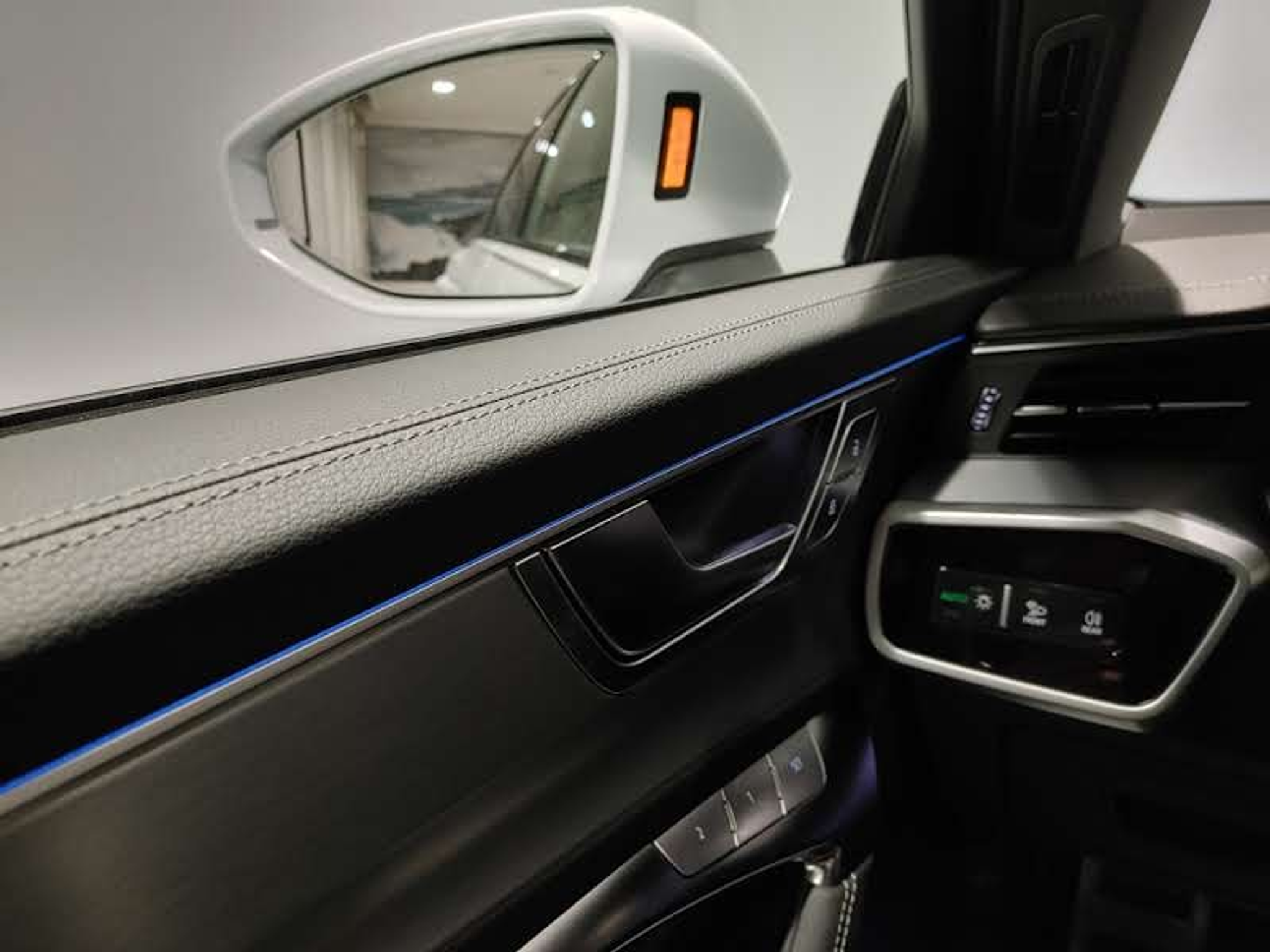 listing desktop thumbnail image 9