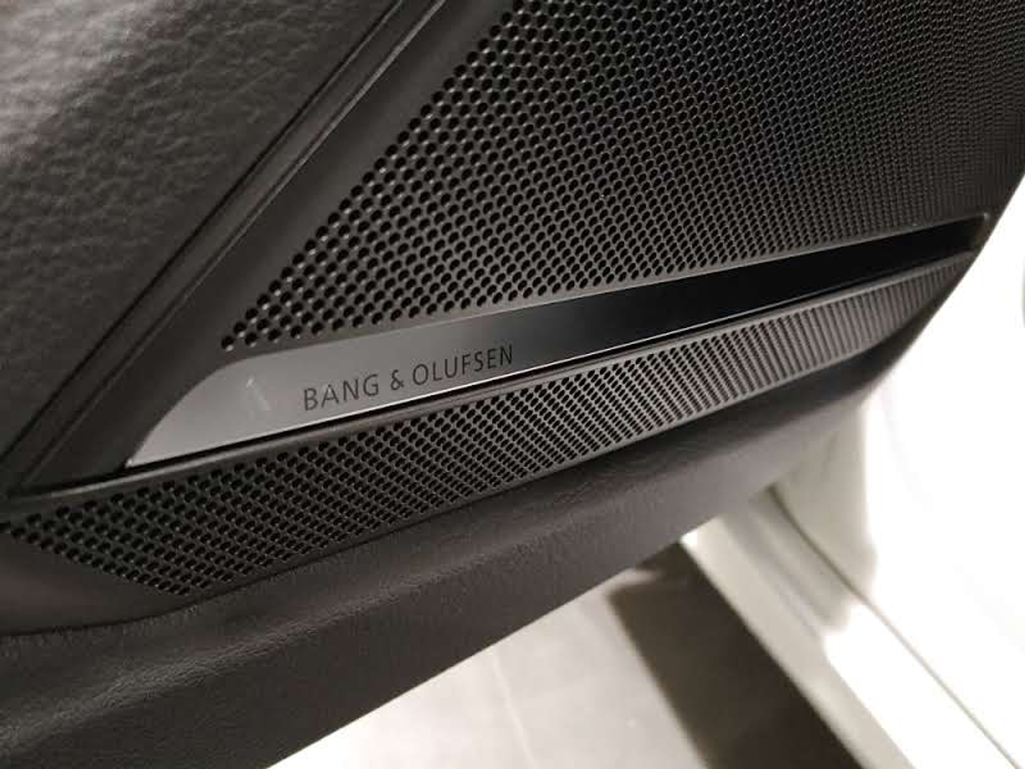 listing desktop thumbnail image 3