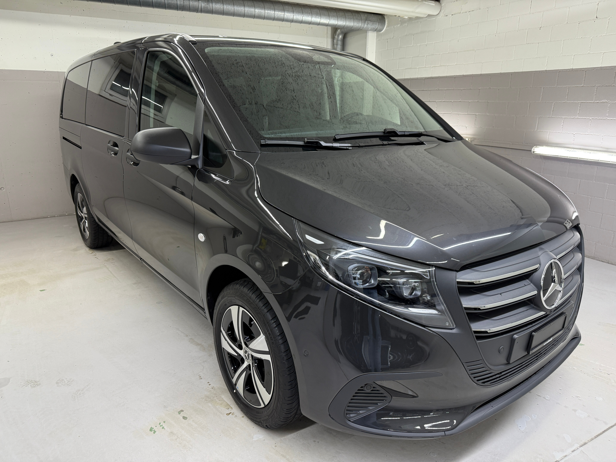 listing desktop thumbnail image 1