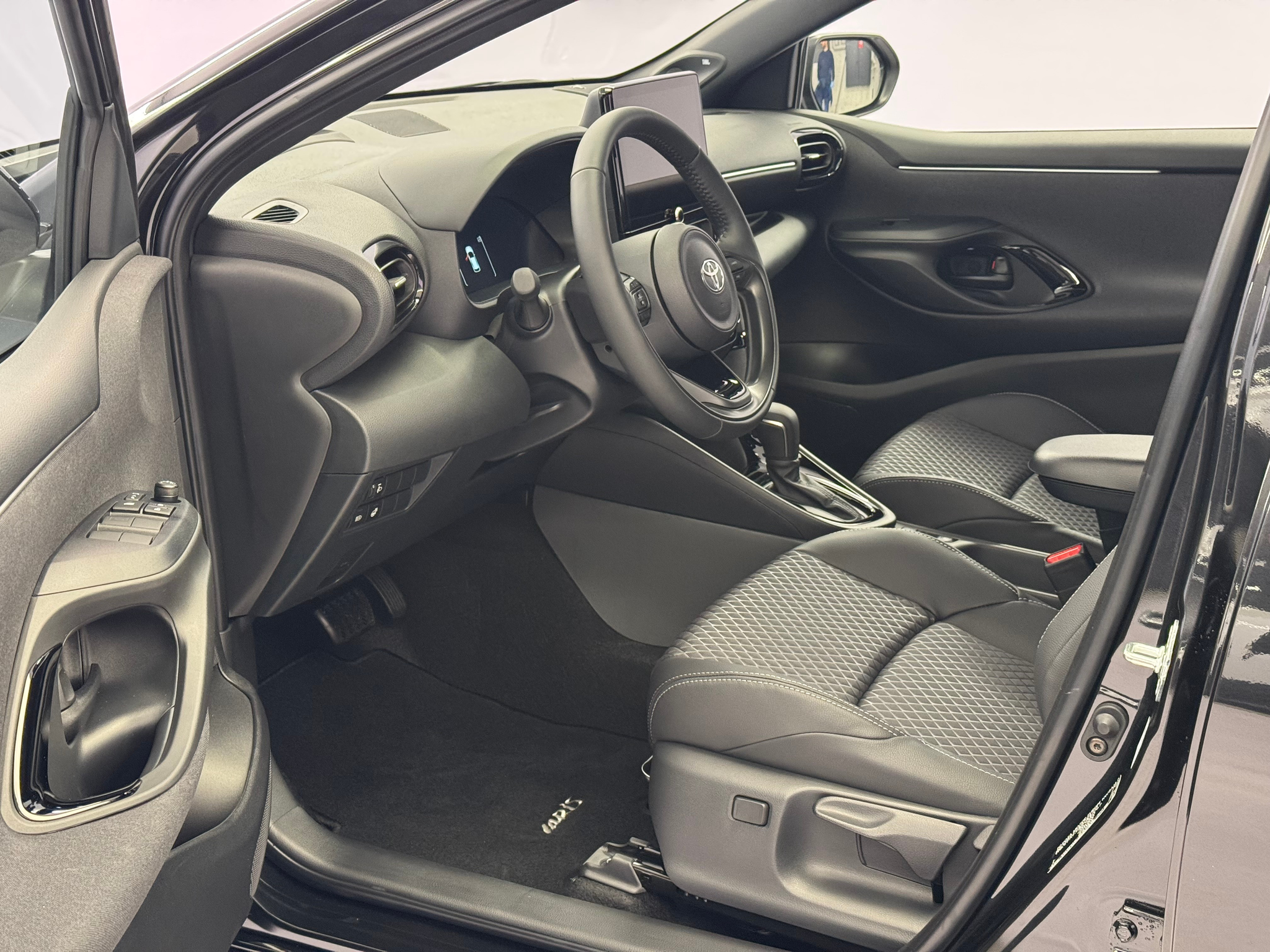 listing desktop thumbnail image 6