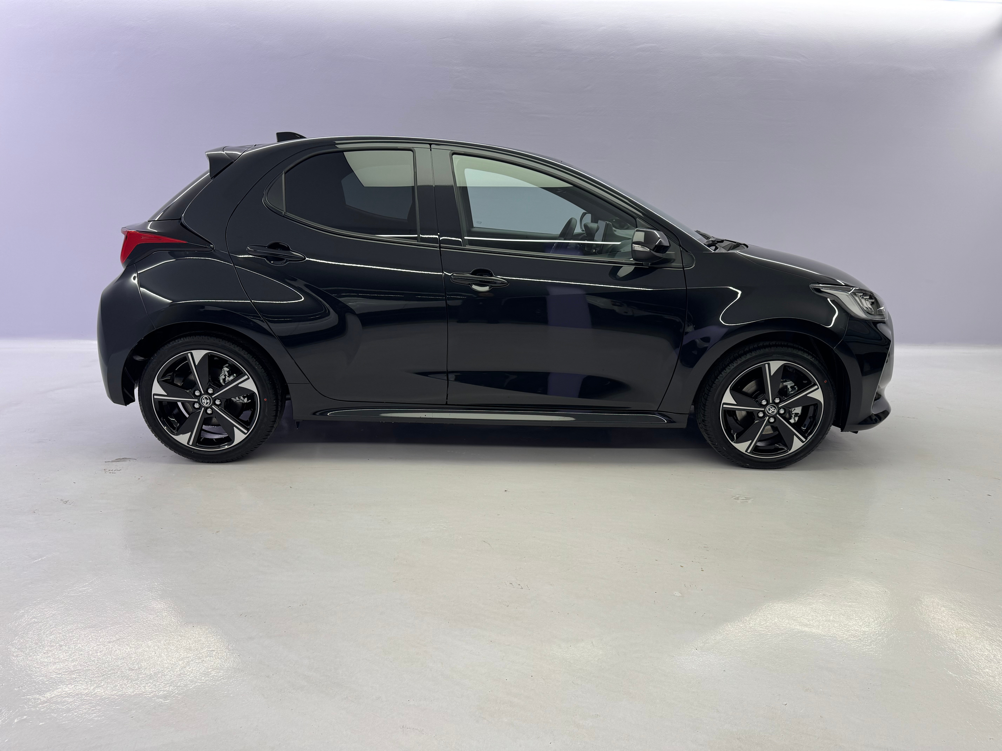 listing desktop thumbnail image 2